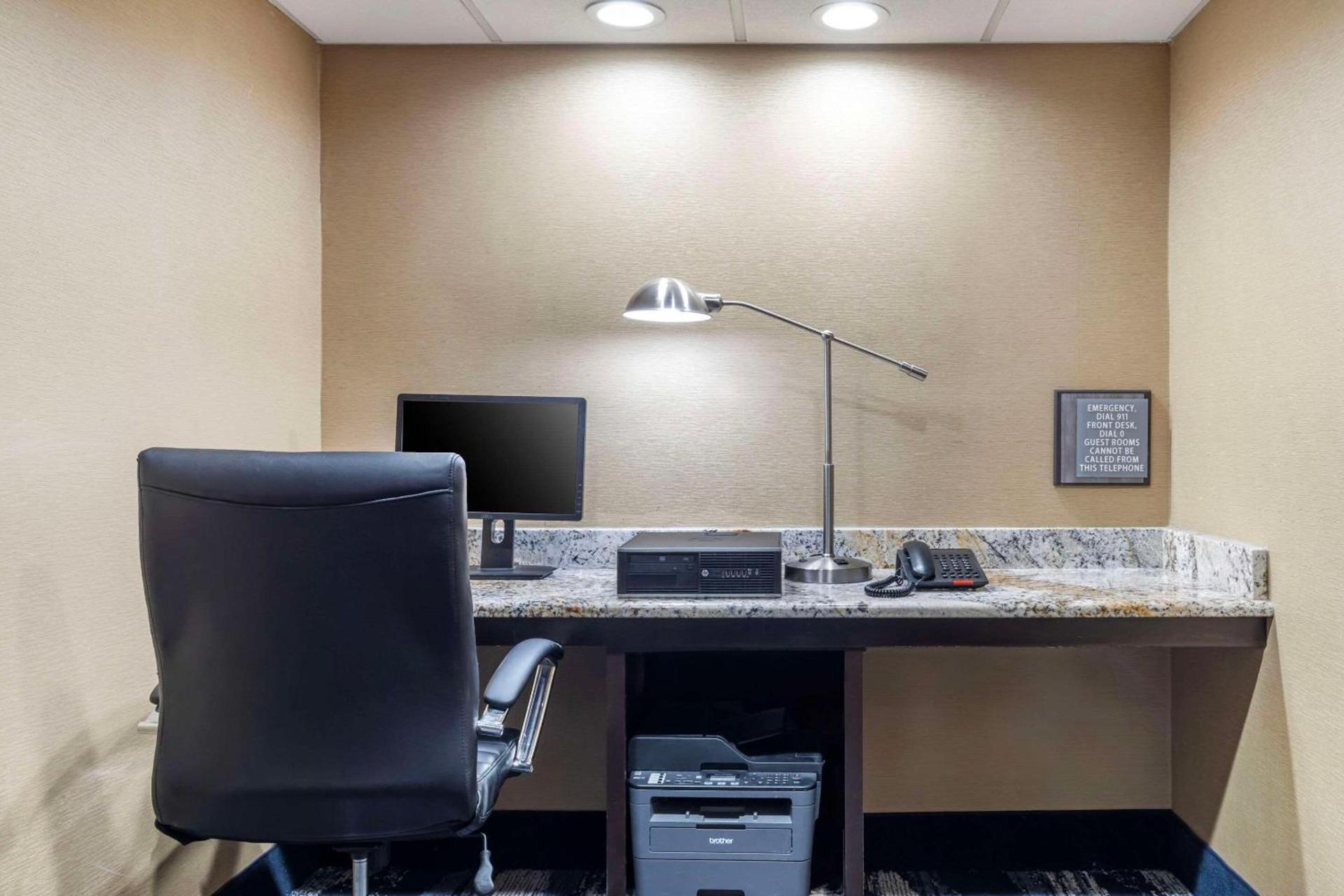 Comfort Inn Dallas North Love Field Airport photo 8