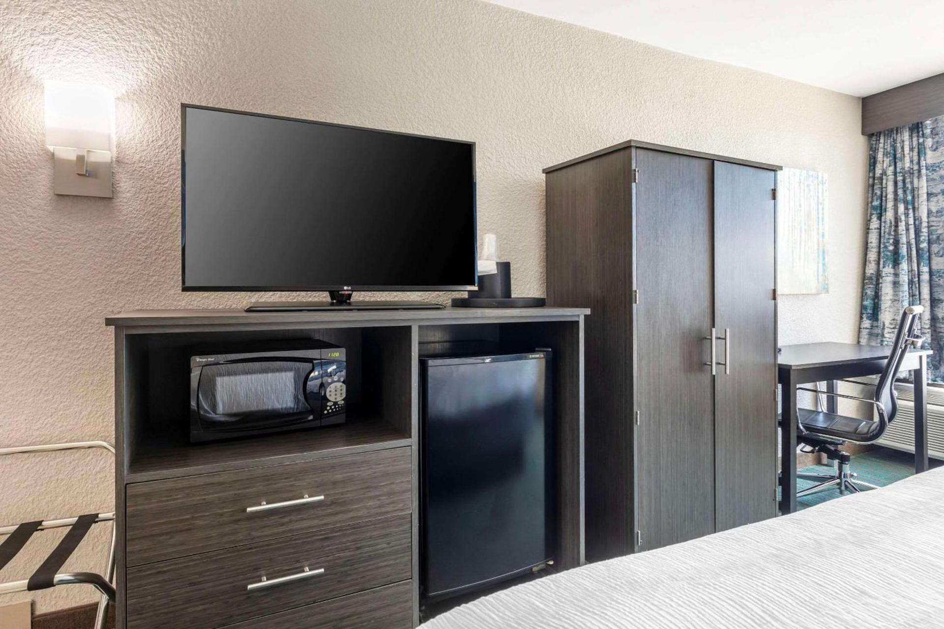 Comfort Inn Dallas North Love Field Airport photo 10
