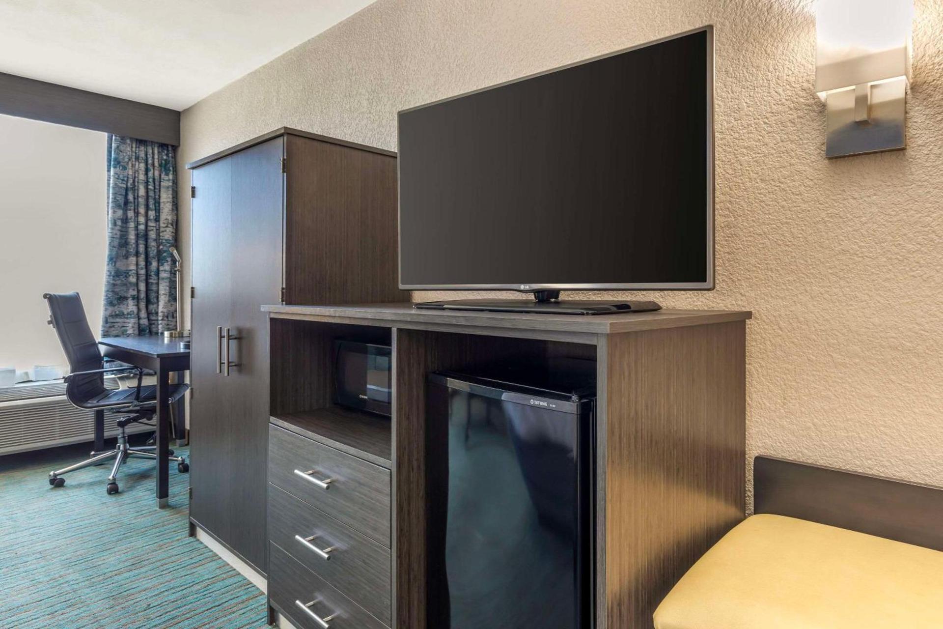 Comfort Inn Dallas North Love Field Airport photo 13