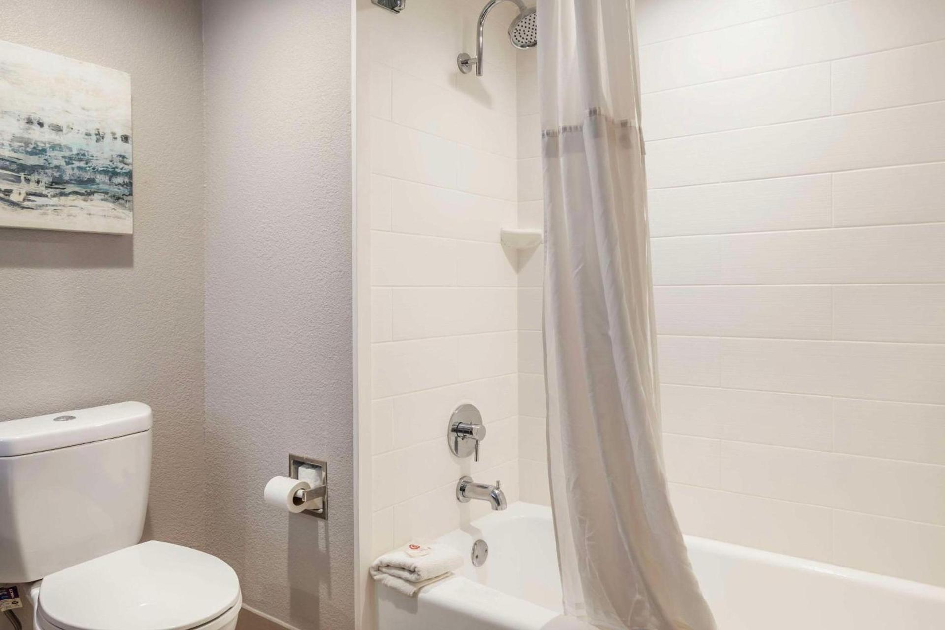Comfort Inn Dallas North Love Field Airport photo 14