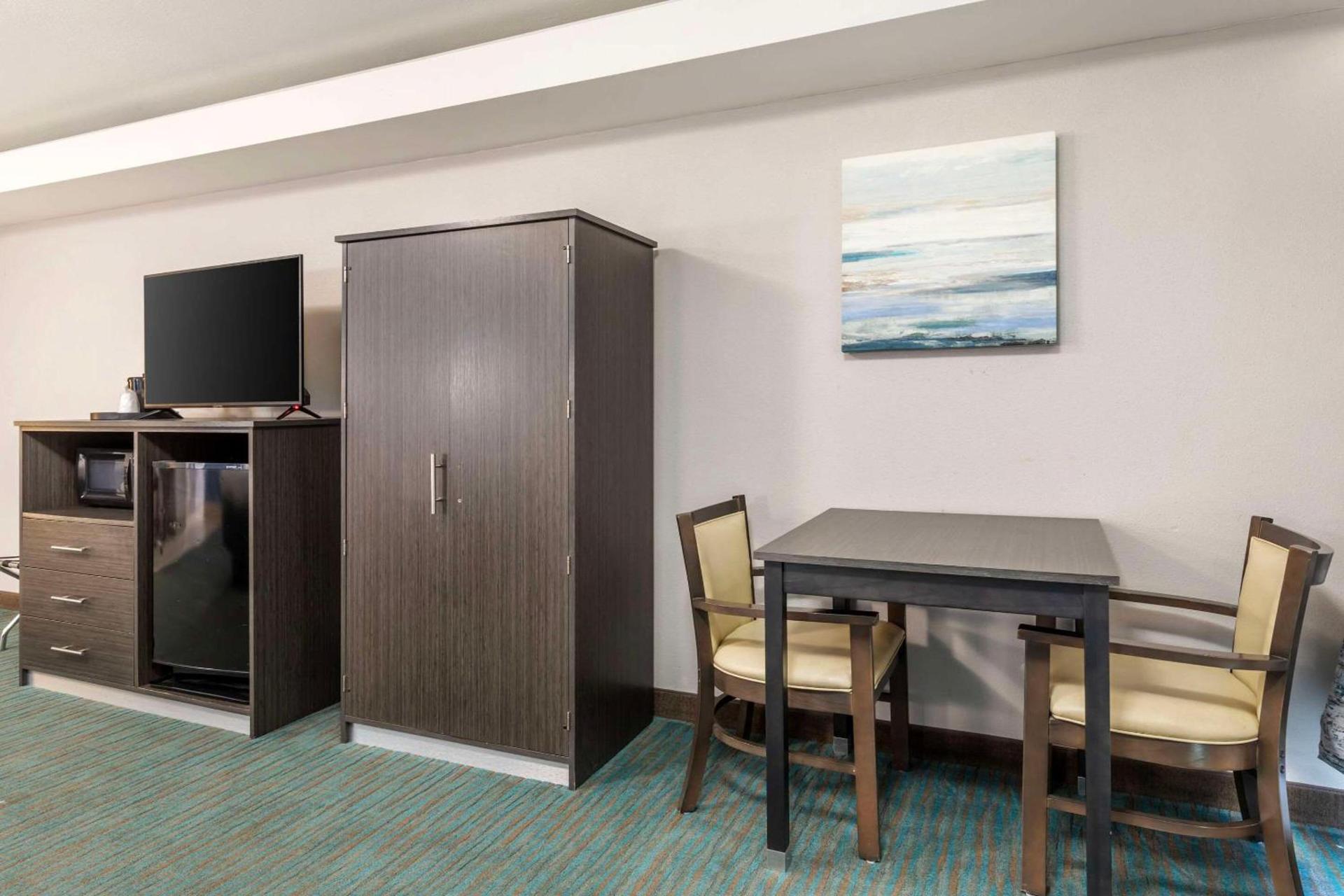 Comfort Inn Dallas North Love Field Airport photo 16