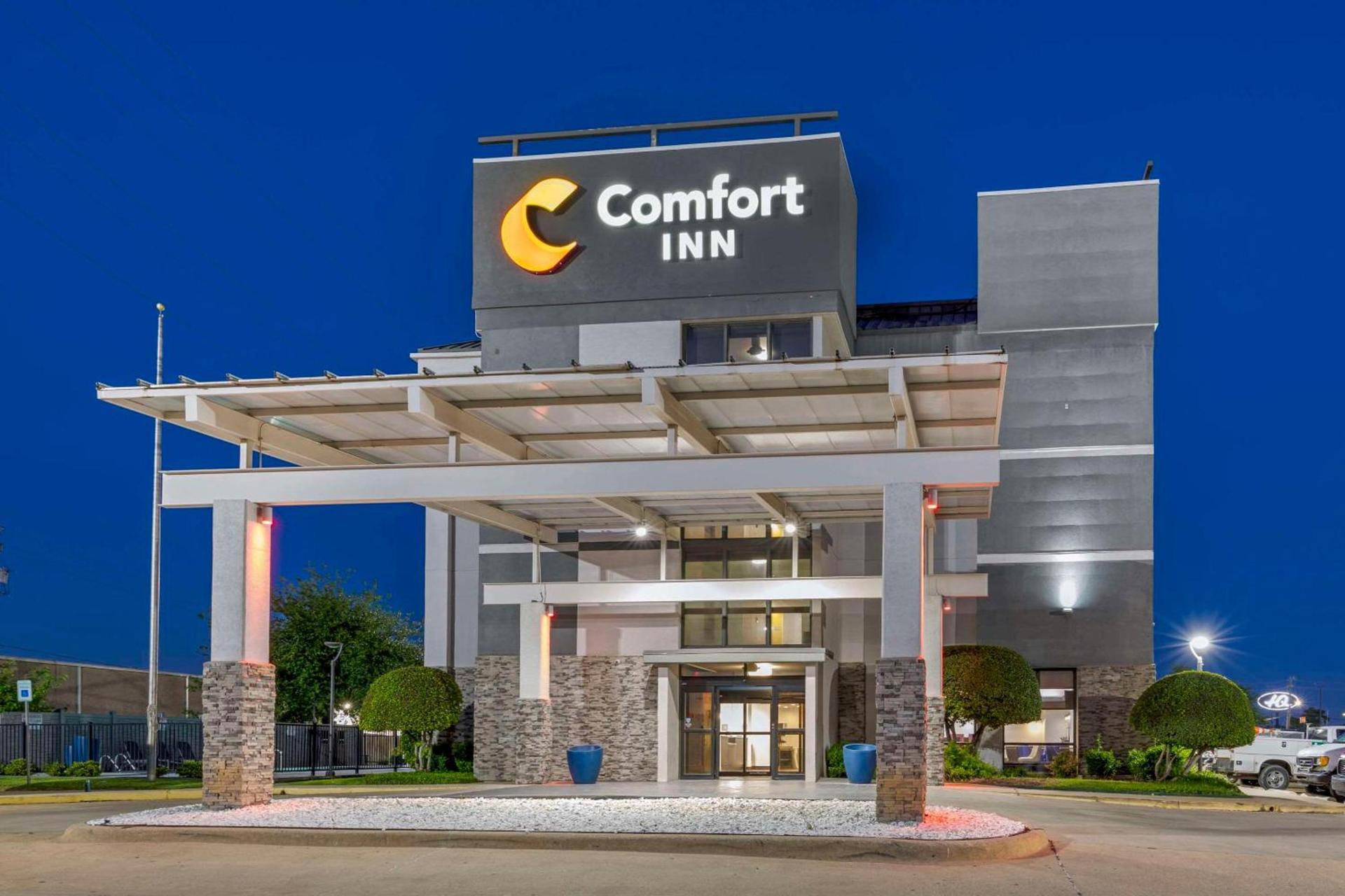 Comfort Inn Dallas North Love Field Airport photo 27