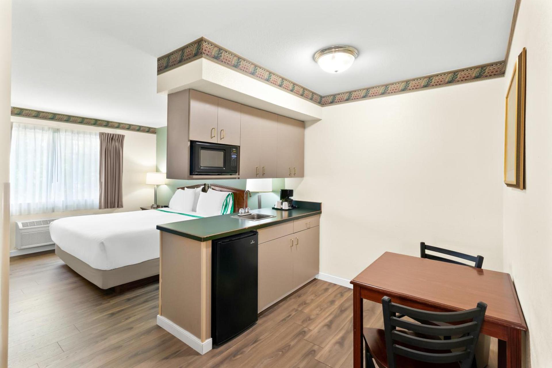 GuestHouse Inn & Suites Kelso/Longview photo 21