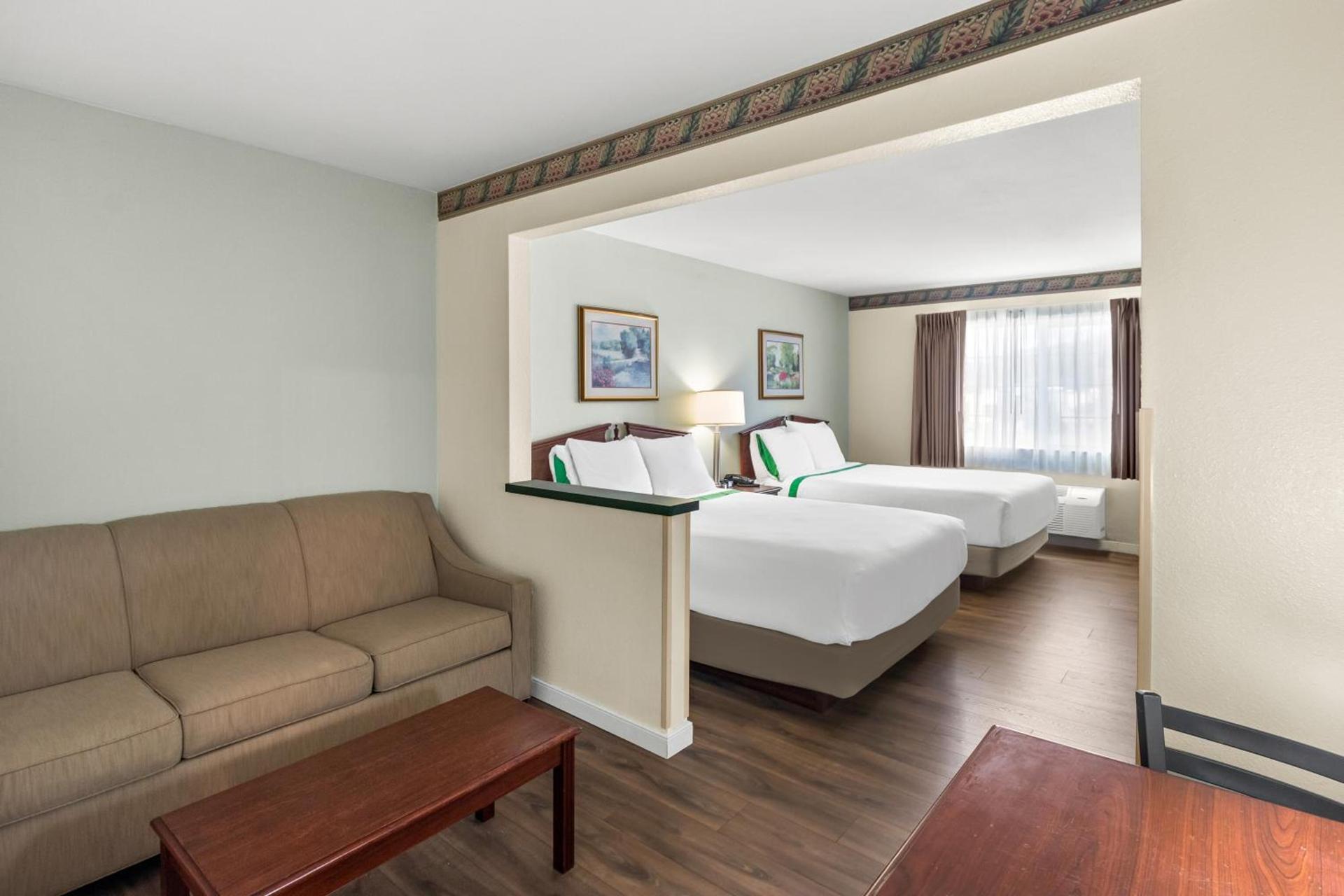 GuestHouse Inn & Suites Kelso/Longview photo 4