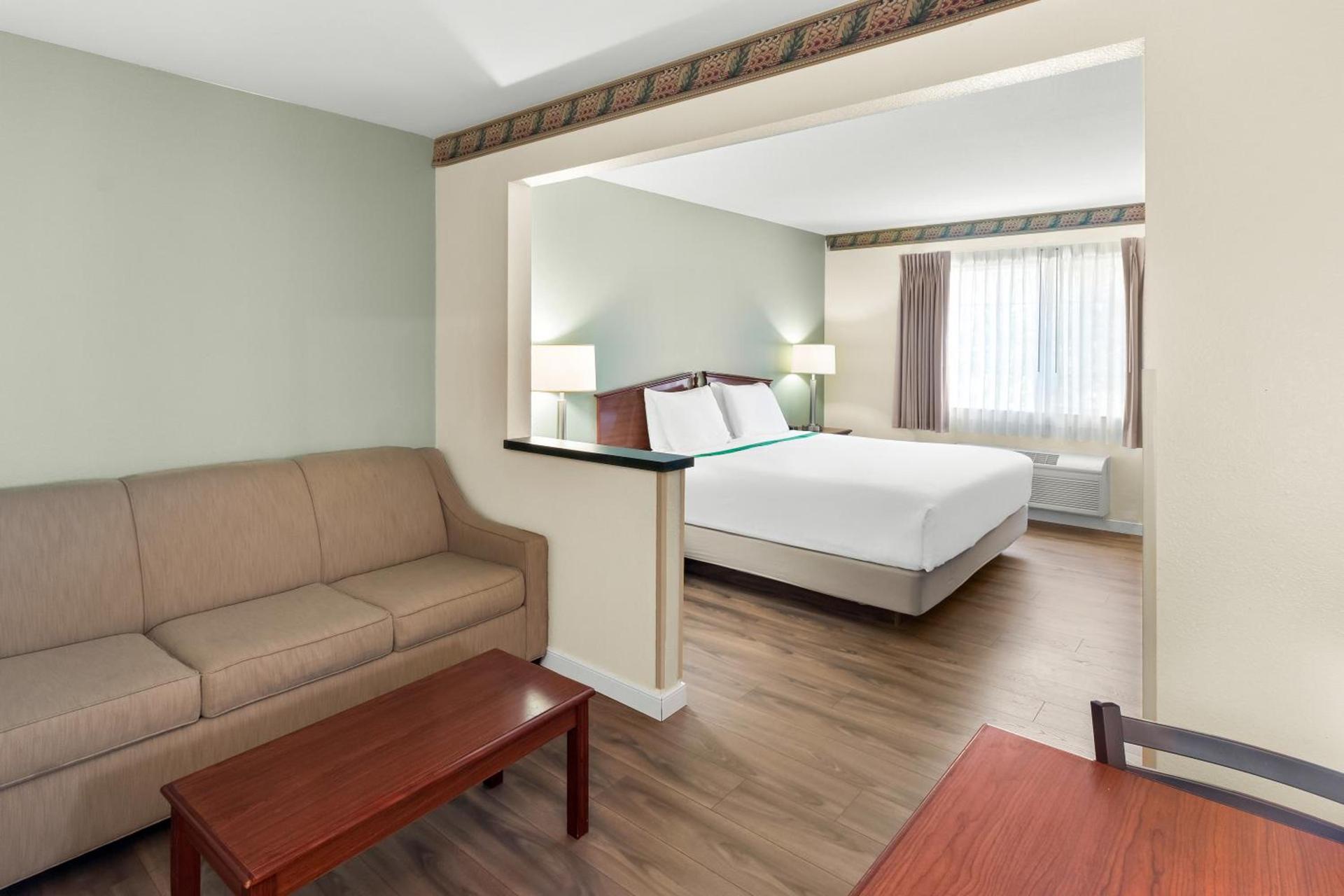 GuestHouse Inn & Suites Kelso/Longview photo 9
