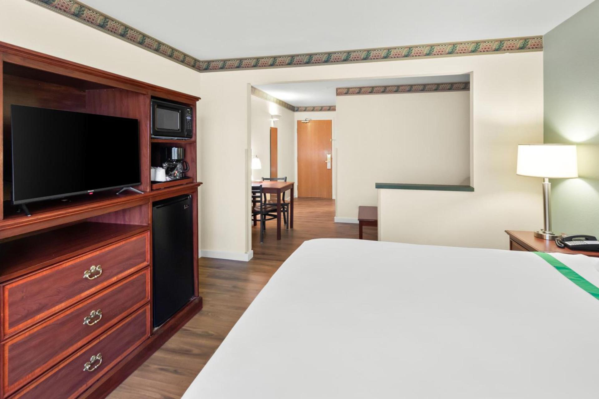 GuestHouse Inn & Suites Kelso/Longview photo 8