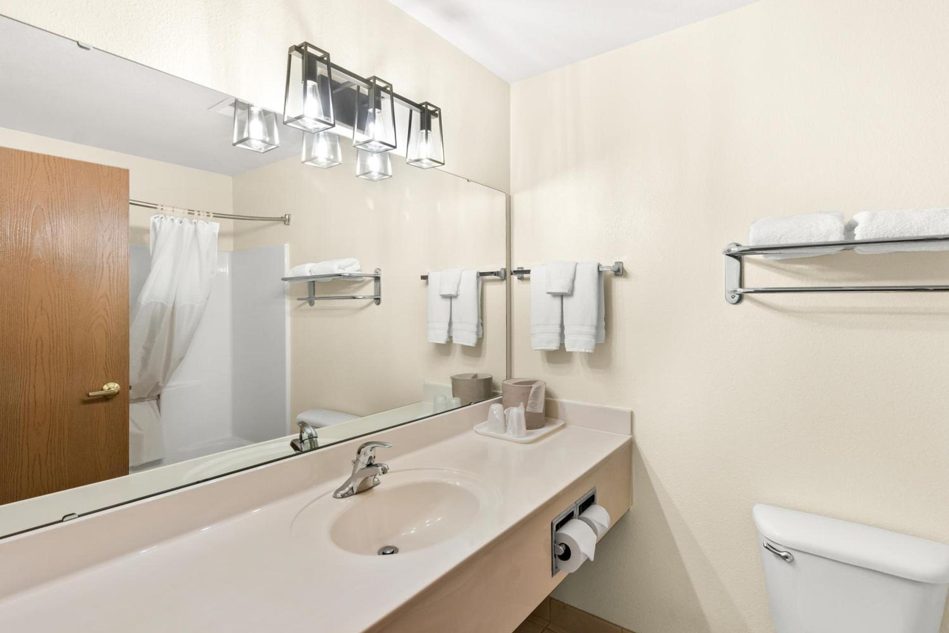 GuestHouse Inn & Suites Kelso/Longview photo 14