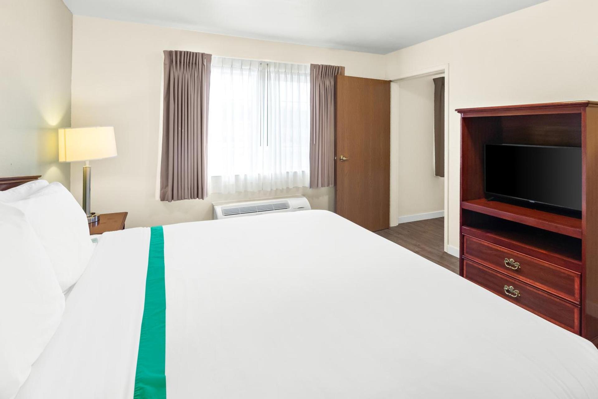 GuestHouse Inn & Suites Kelso/Longview photo 13