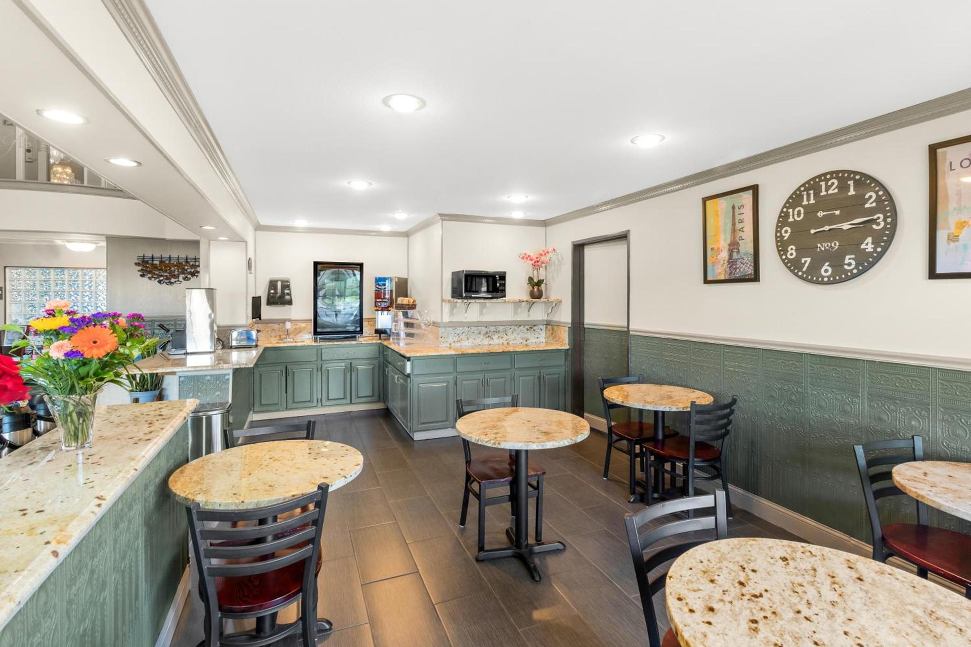 GuestHouse Inn & Suites Kelso/Longview photo 19