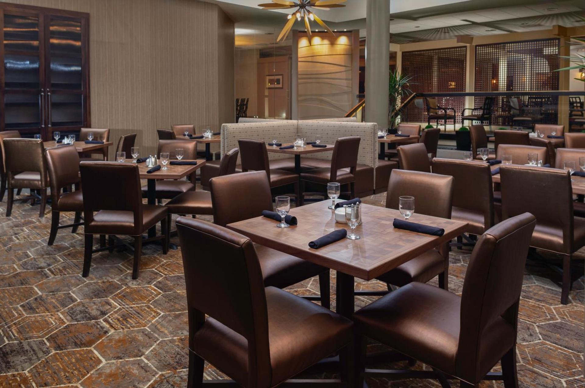 DoubleTree by Hilton Kansas City - Overland Park photo 2