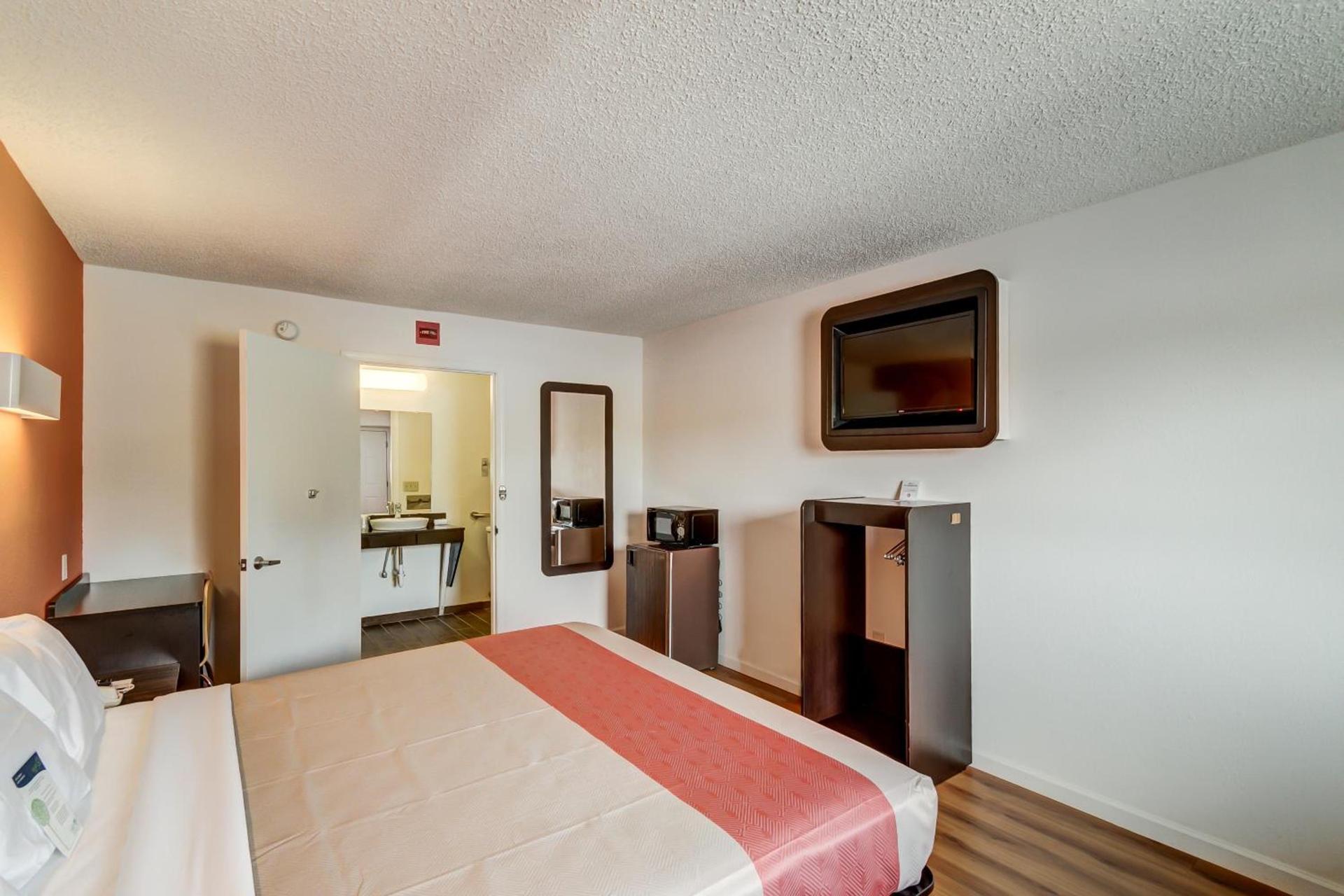 Motel 6-Berea, KY photo 10