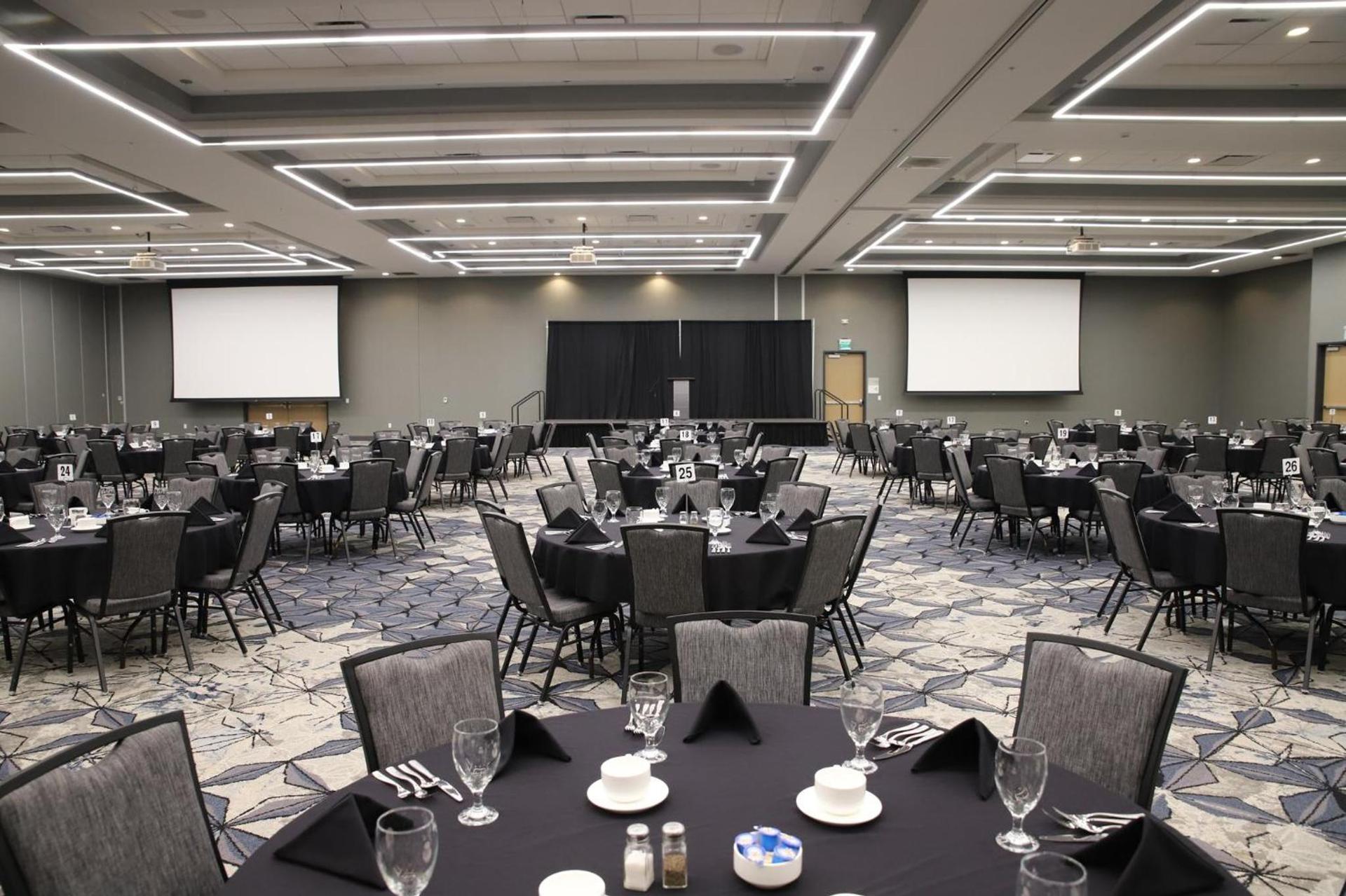 Holiday Inn & Suites Cedar Falls-Waterloo Event Ctr by IHG photo 69