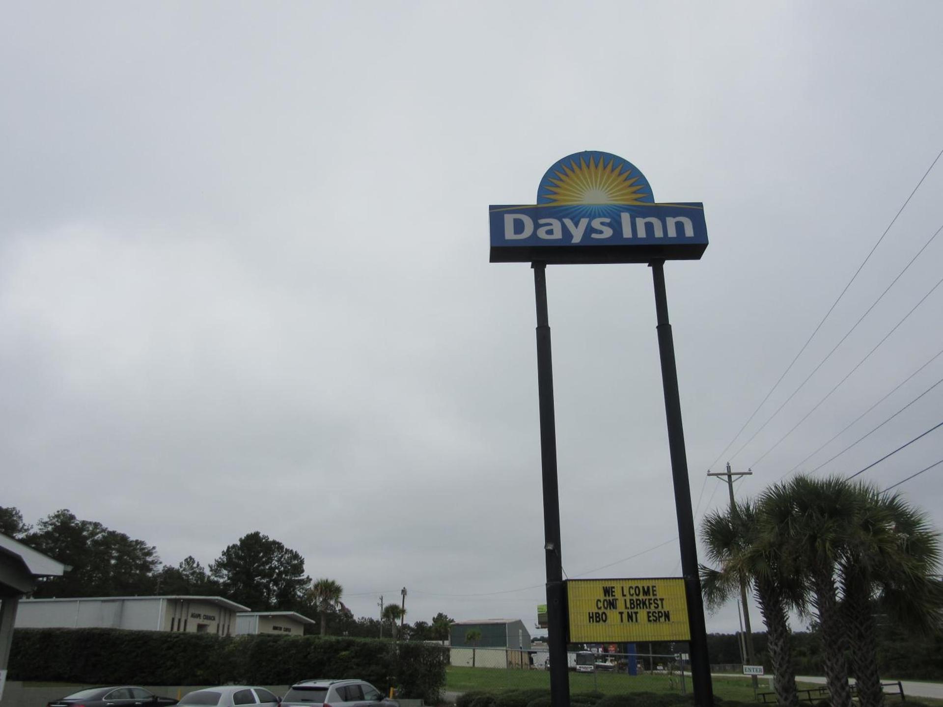 Days Inn by Wyndham Columbia NE Fort Jackson photo 22