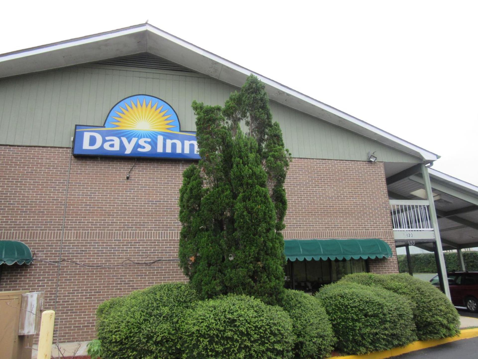 Days Inn by Wyndham Columbia NE Fort Jackson photo 23