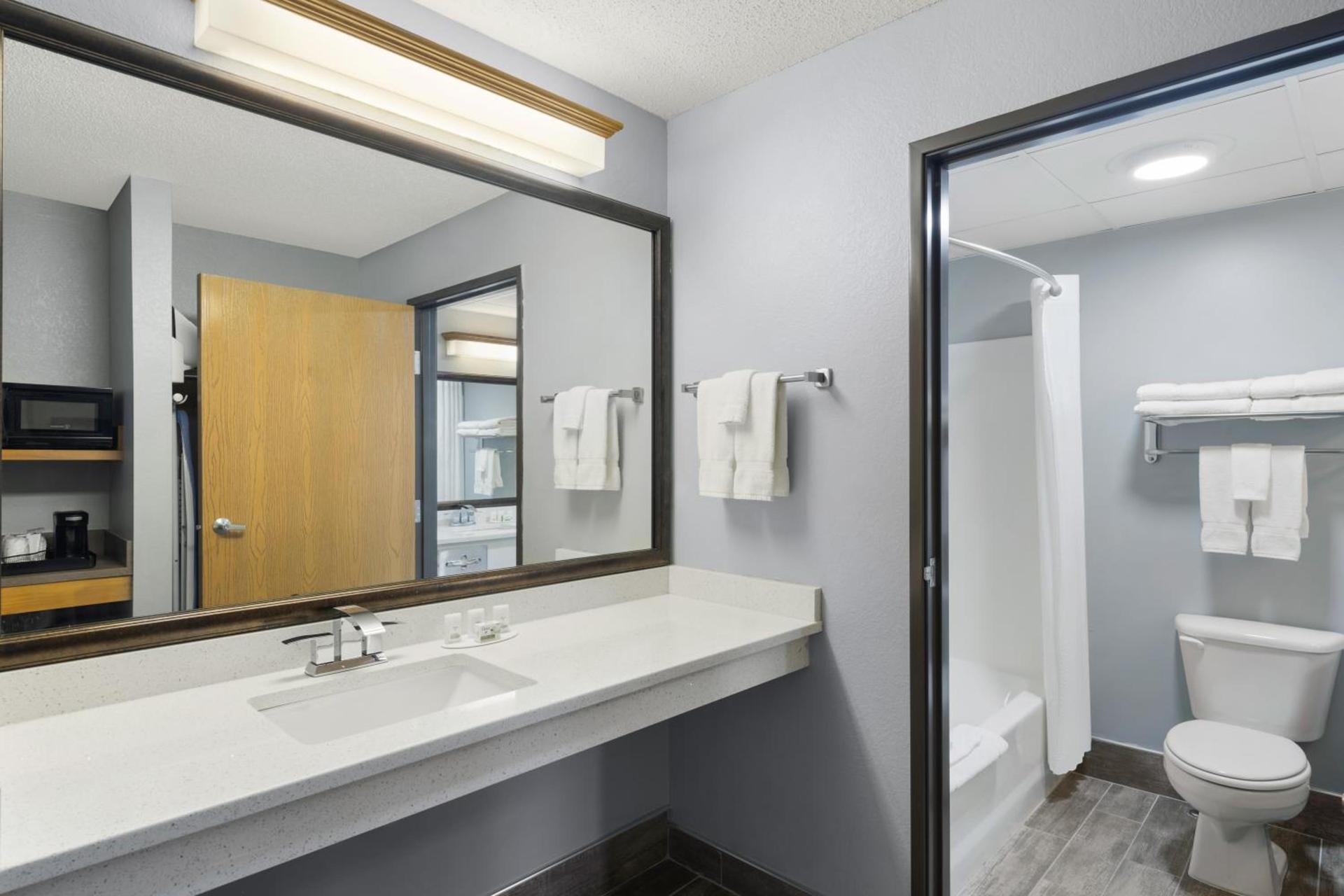 AmericInn by Wyndham Stuart photo 42