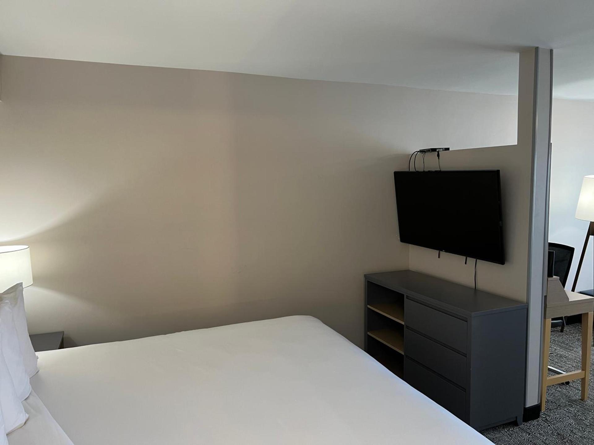 Country Inn & Suites by Radisson, Vallejo Napa Valley, CA photo 59