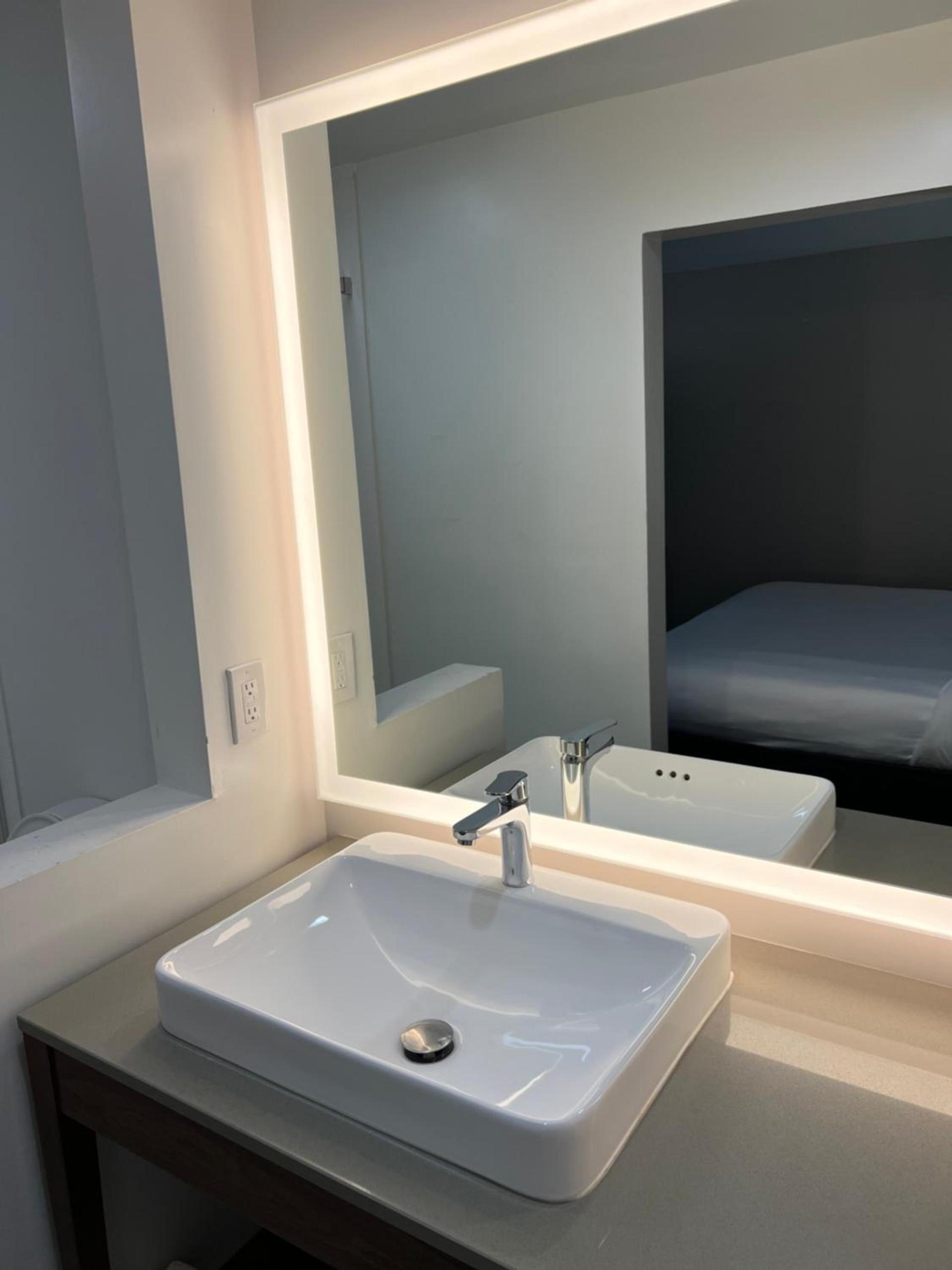 Country Inn & Suites by Radisson, Vallejo Napa Valley, CA photo 62