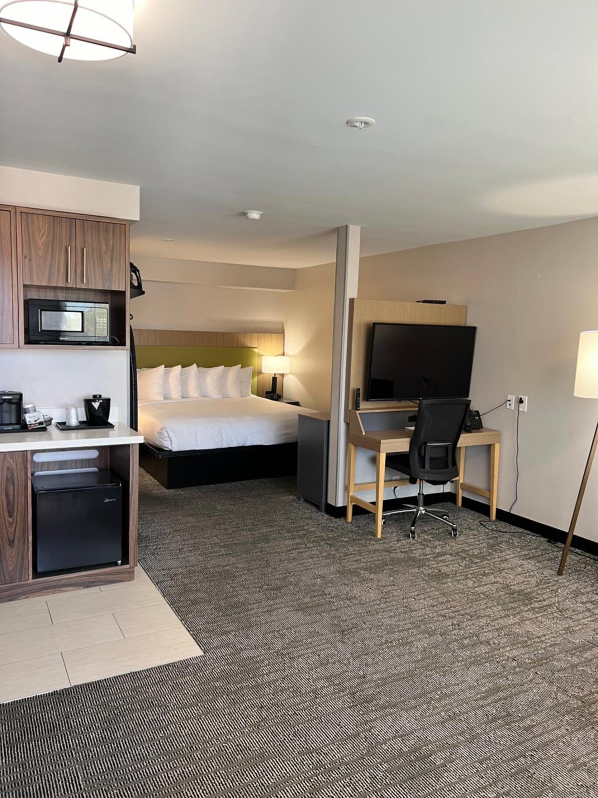 Country Inn & Suites by Radisson, Vallejo Napa Valley, CA photo 64