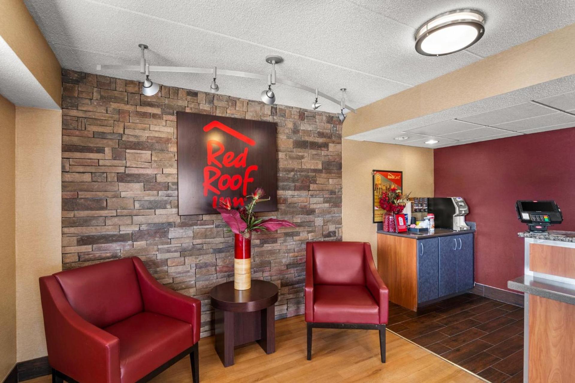 Red Roof Inn Enfield photo 22