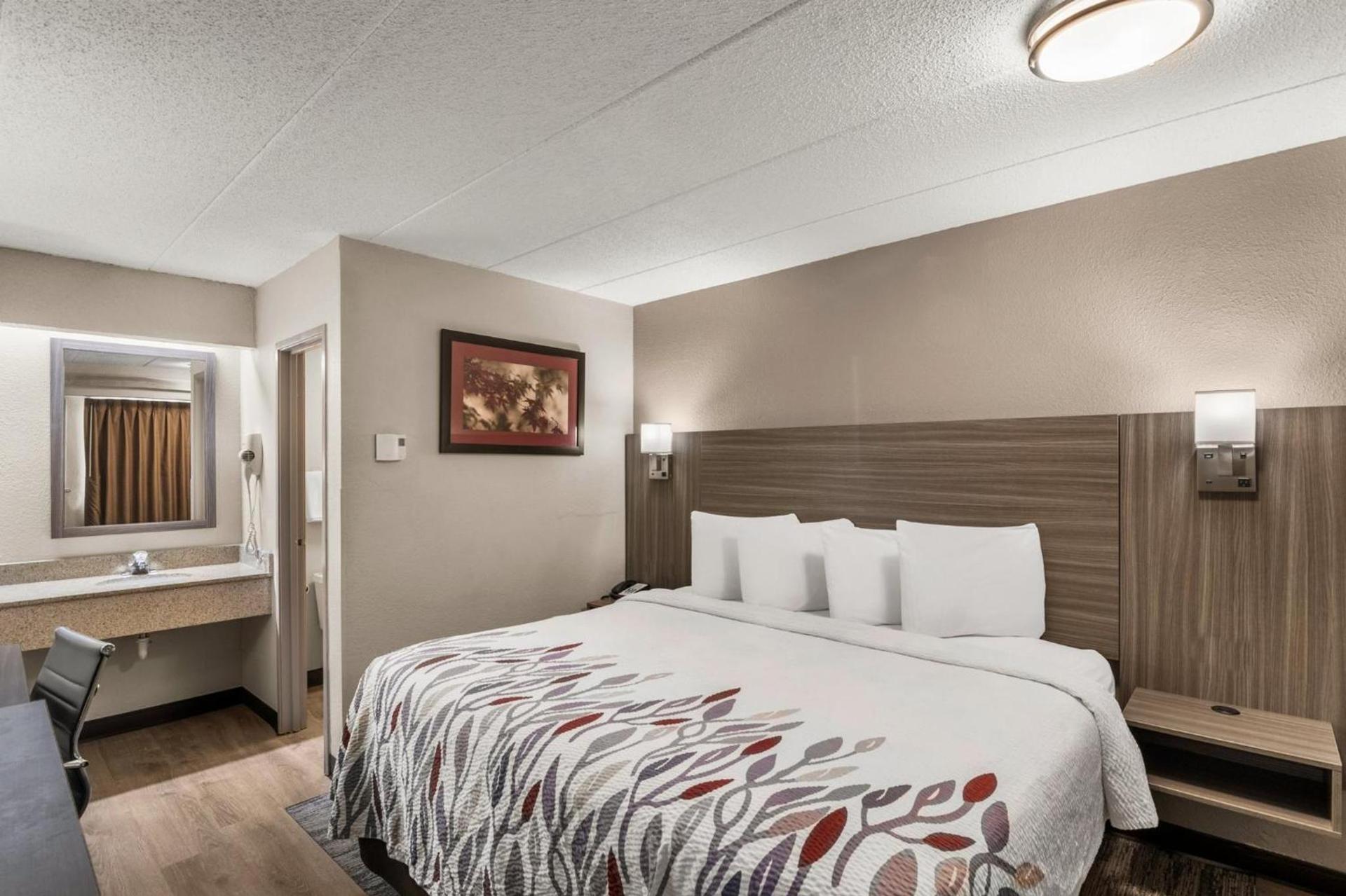Red Roof Inn Enfield photo 8