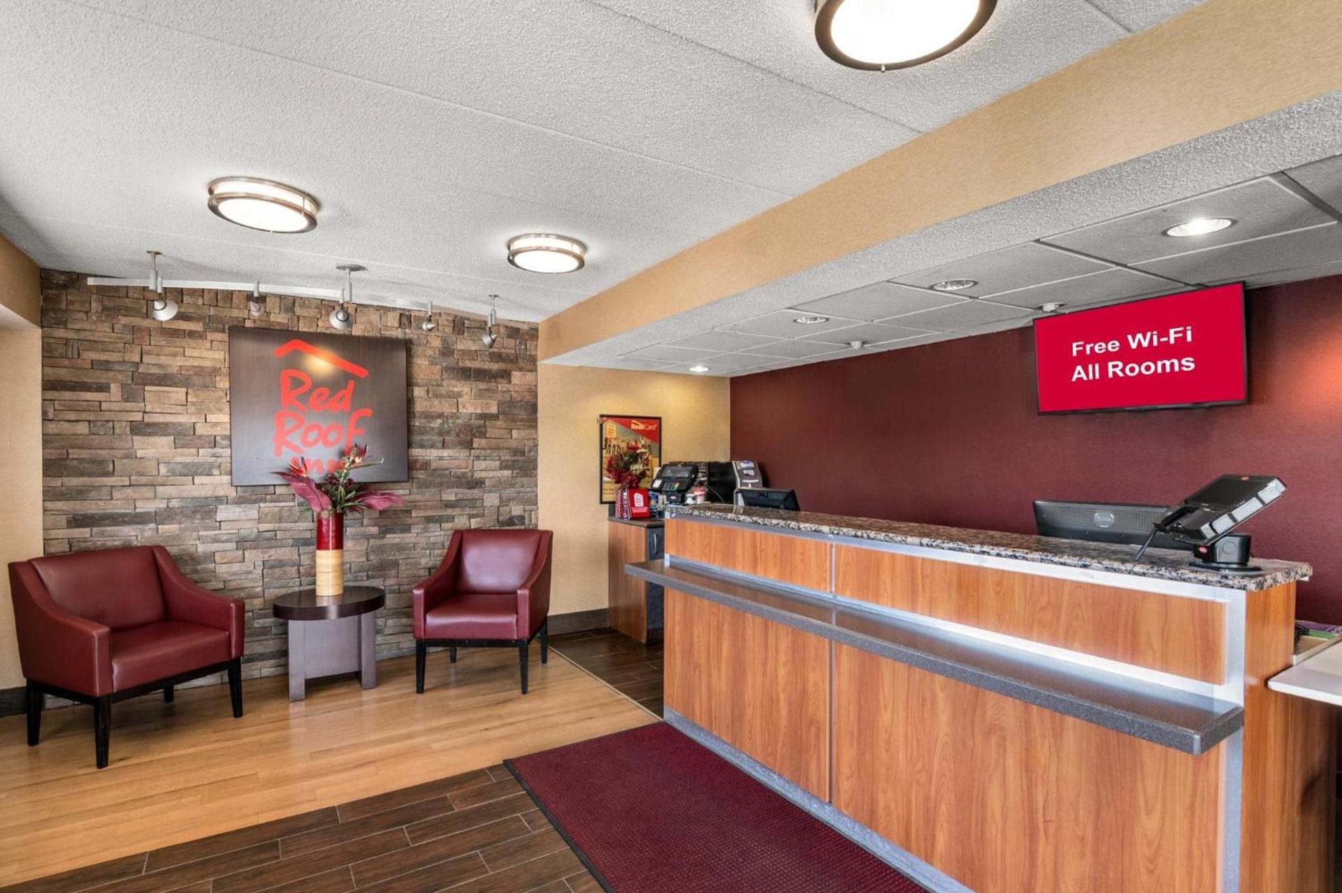 Red Roof Inn Enfield photo 23