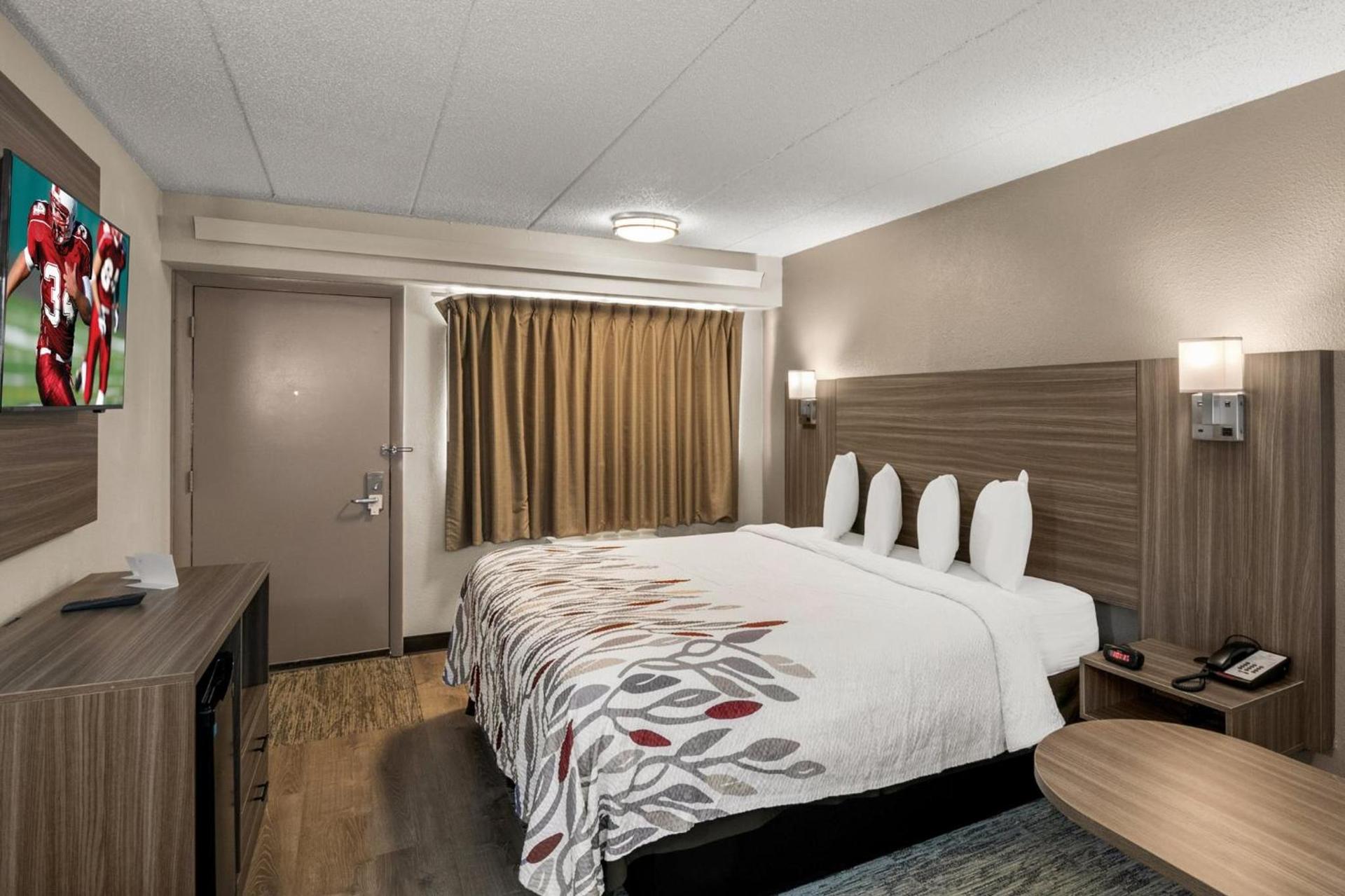 Red Roof Inn Enfield photo 4