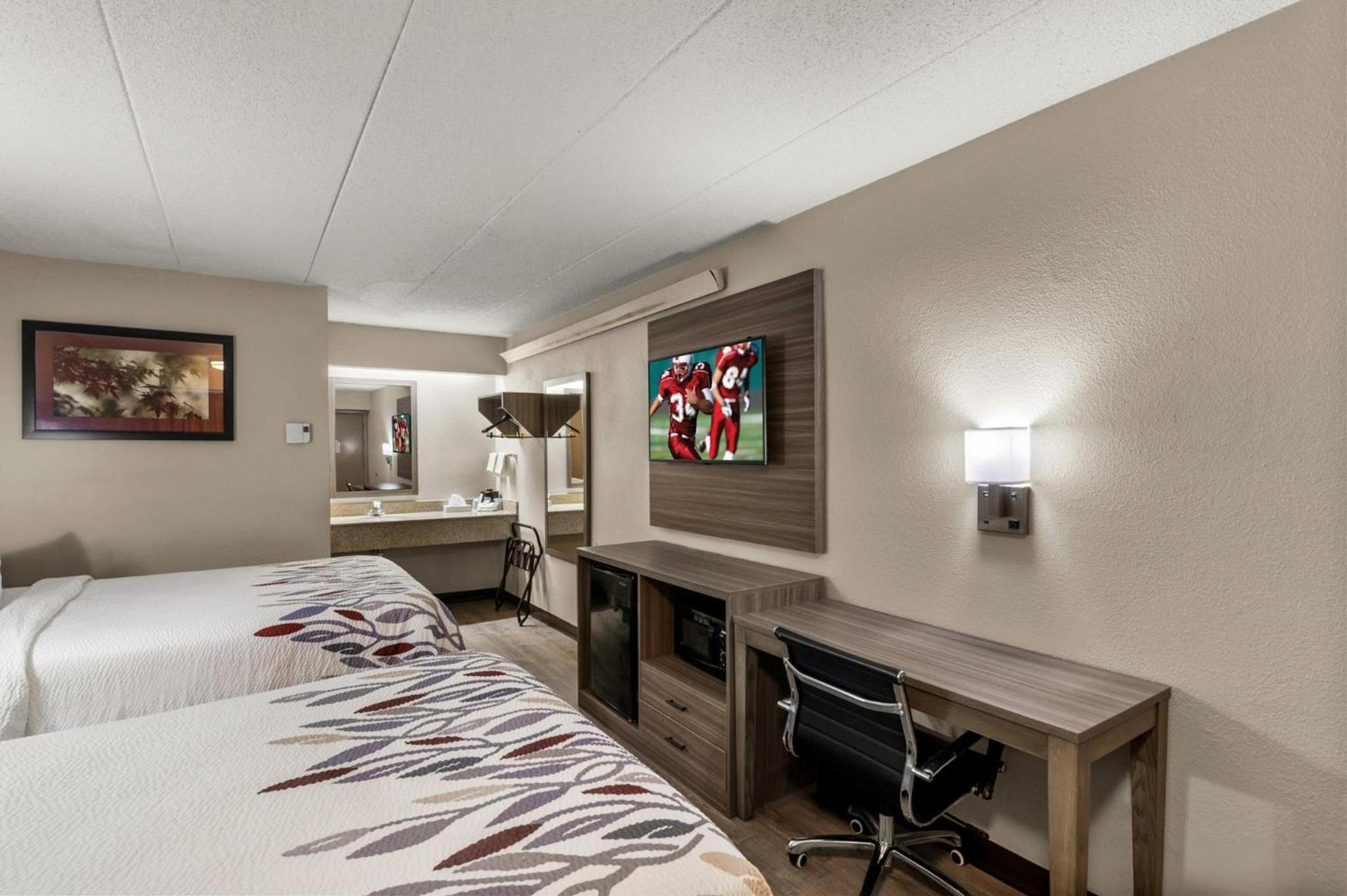 Red Roof Inn Enfield photo 6