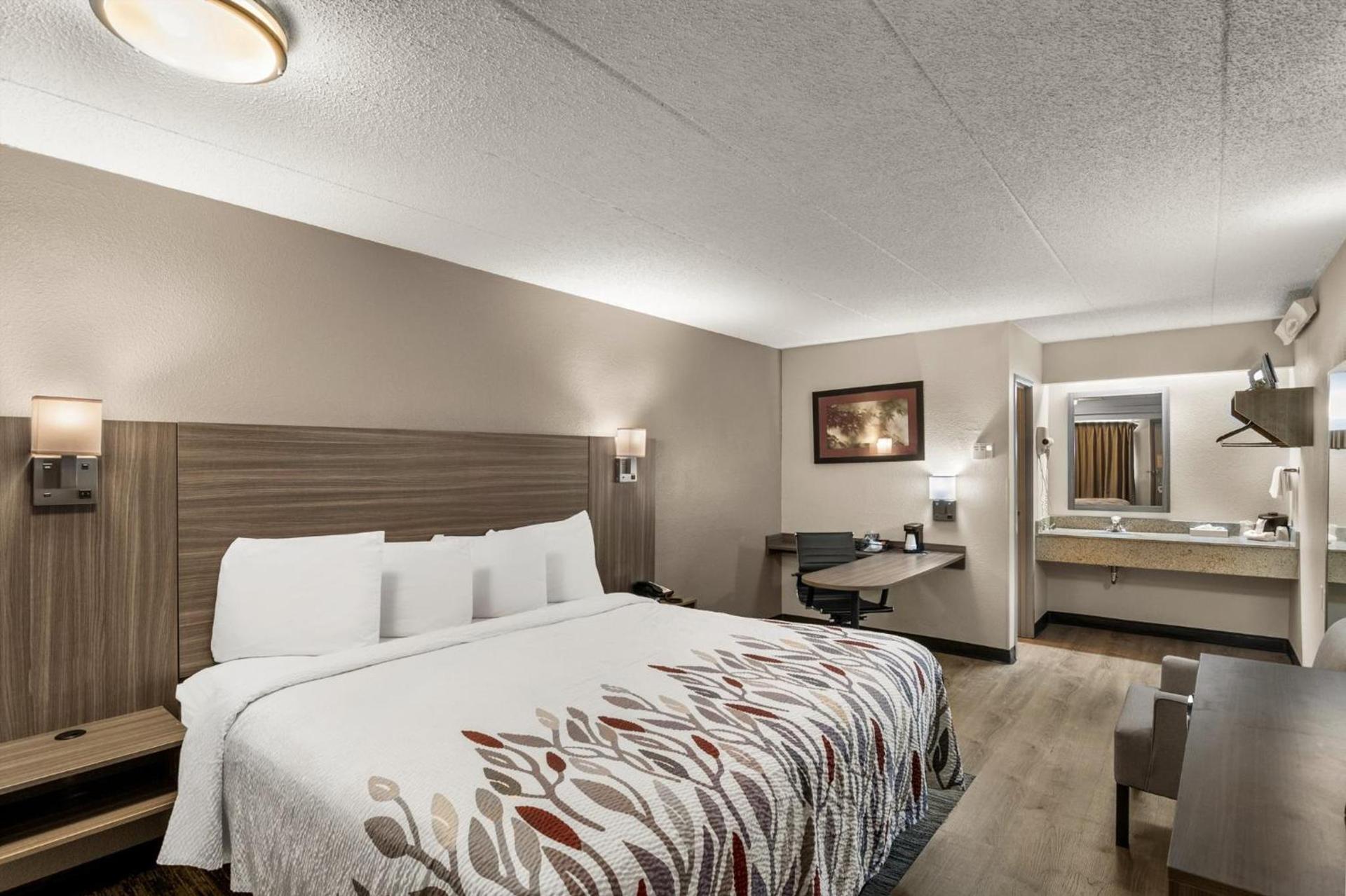 Red Roof Inn Enfield photo 2