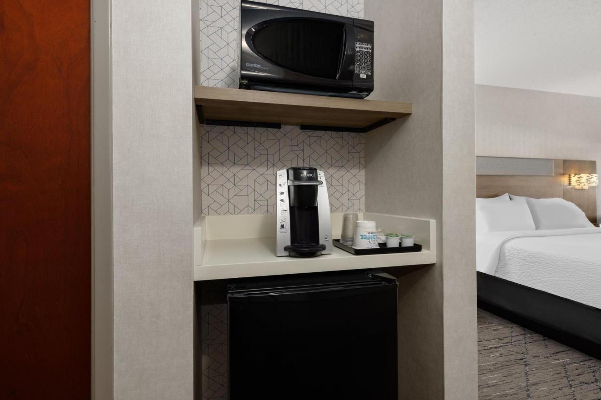 Holiday Inn Express Grove City - Premium Outlet Mall by IHG photo 44