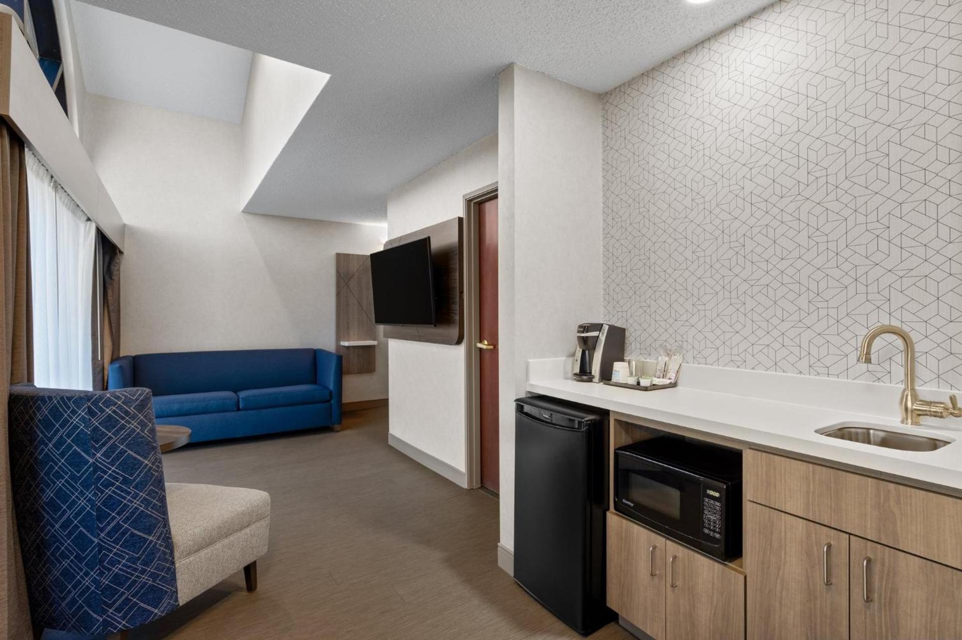 Holiday Inn Express Grove City - Premium Outlet Mall by IHG photo 38