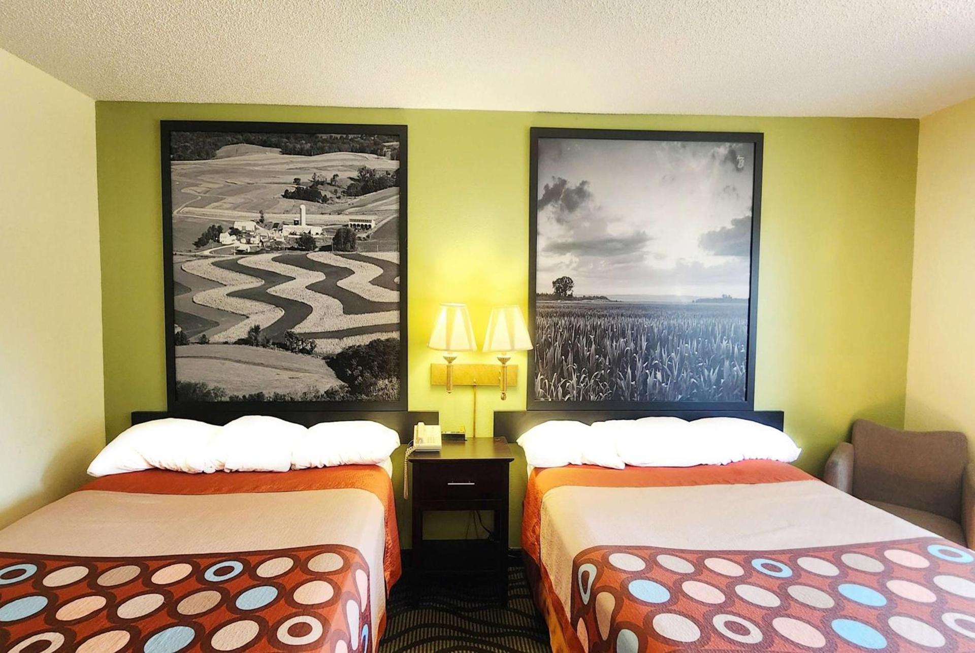 Super 8 by Wyndham Newton photo 7