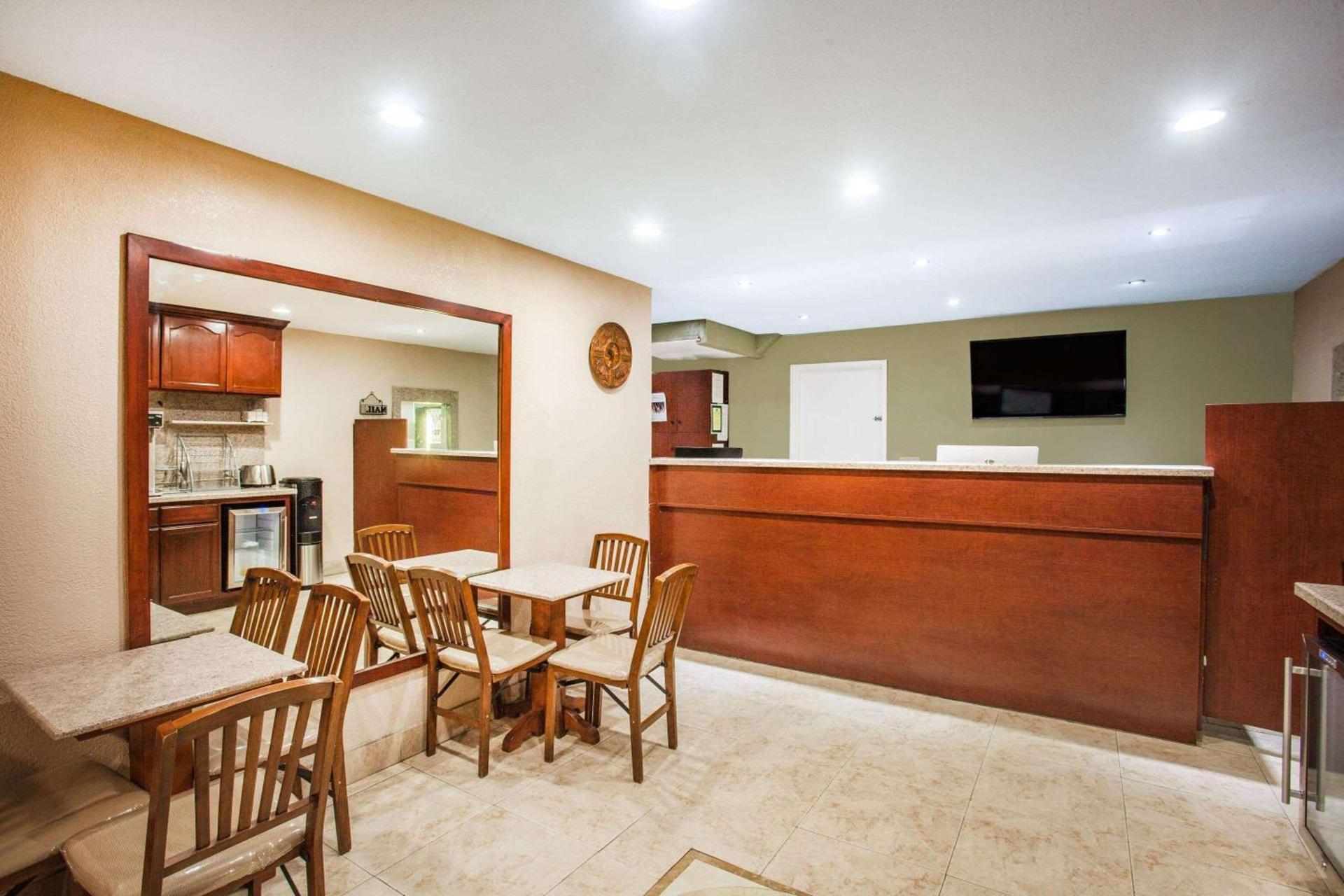 Super 8 by Wyndham Redlands/San Bernardino photo 3