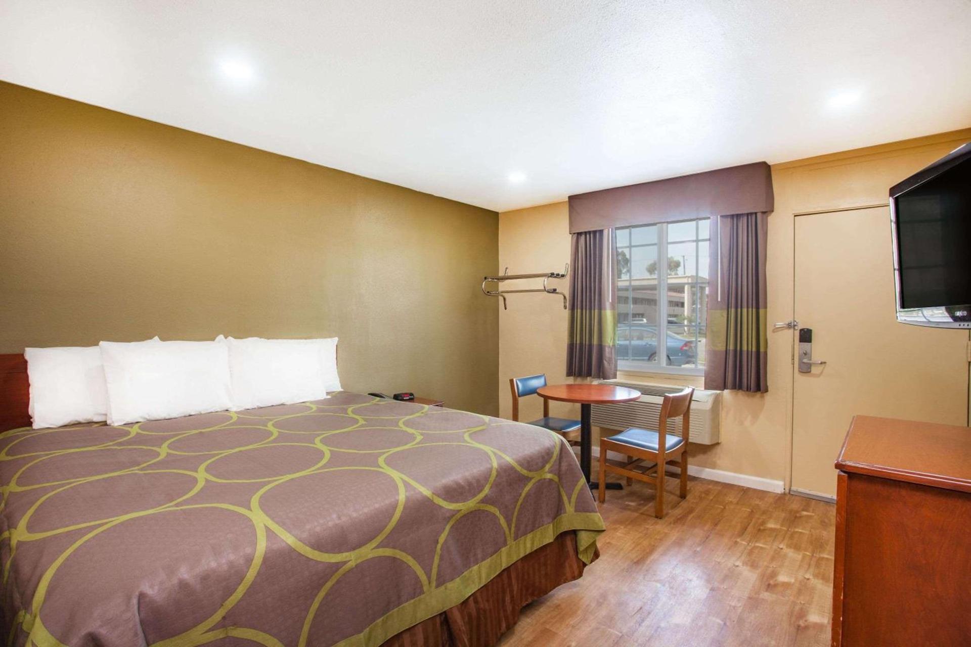 Super 8 by Wyndham Redlands/San Bernardino photo 8