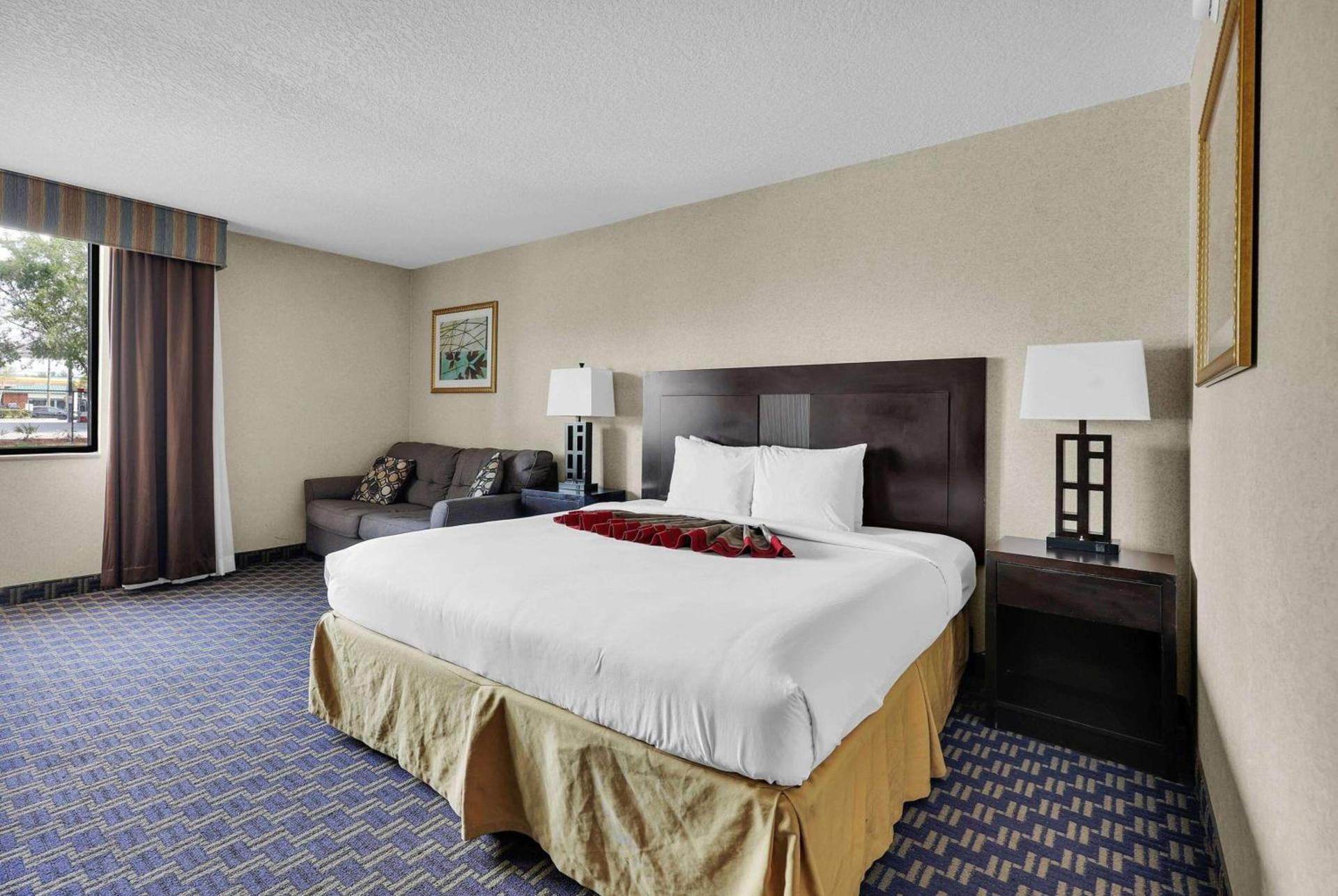 Ramada by Wyndham Jacksonville I-95 by Butler Blvd photo 32