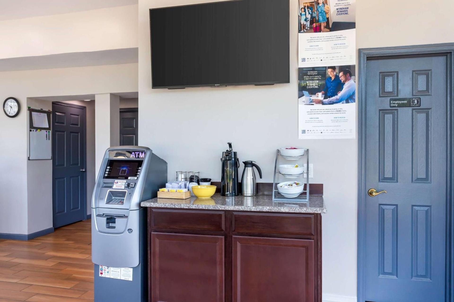 Days Inn by Wyndham Wrightstown McGuire AFB Bordentown photo 10
