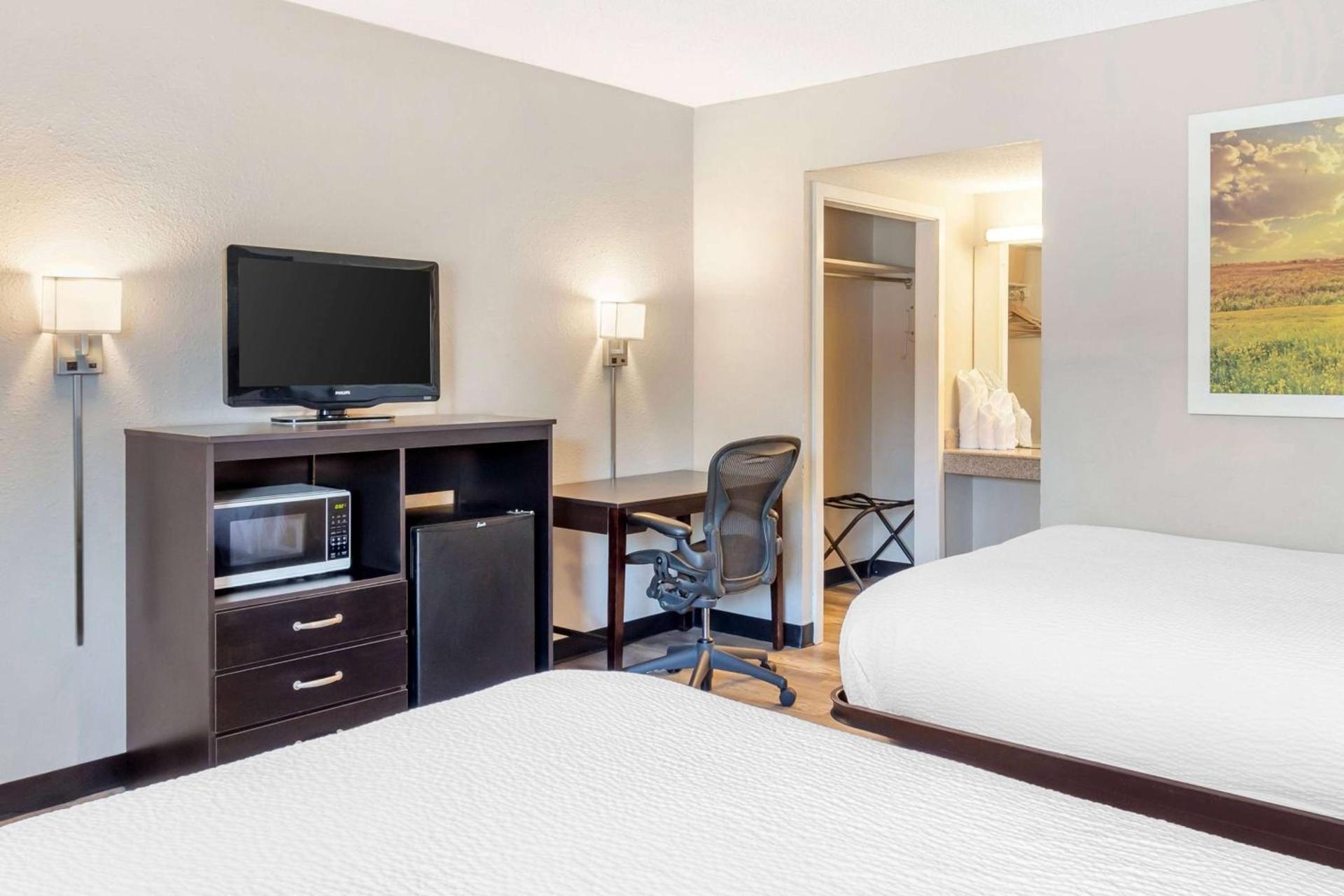 Days Inn by Wyndham Wrightstown McGuire AFB Bordentown photo 15