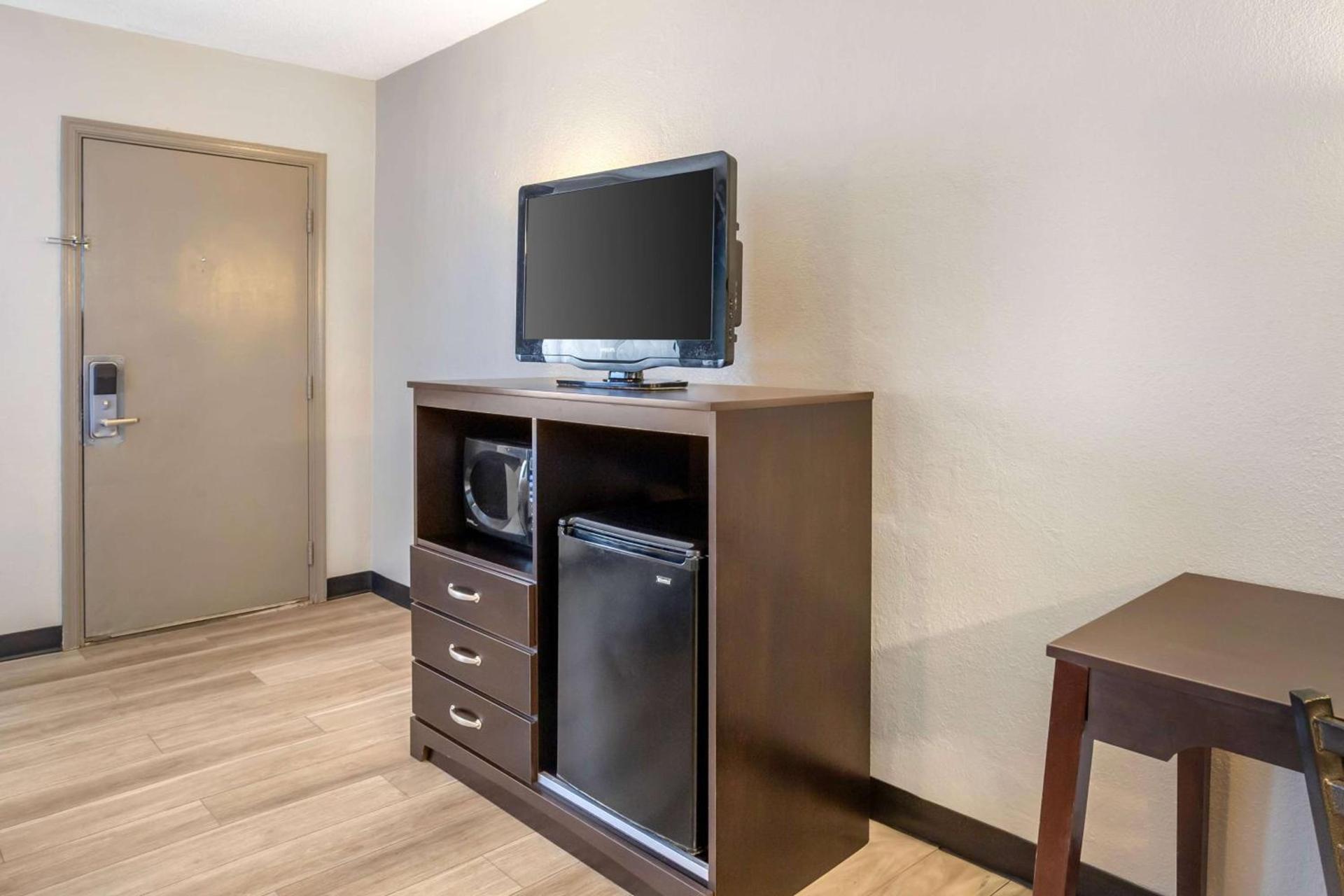 Days Inn by Wyndham Wrightstown McGuire AFB Bordentown photo 19