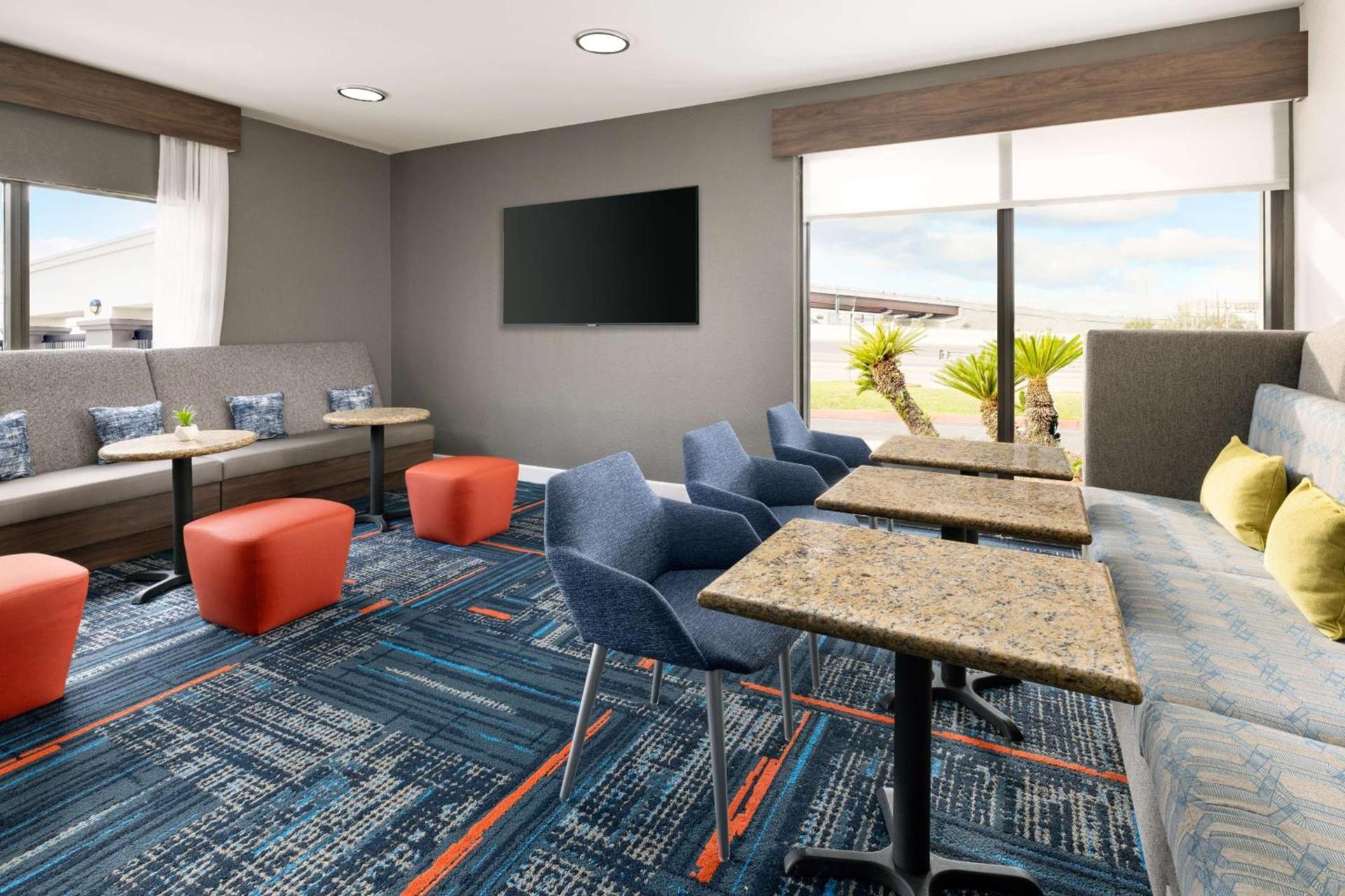 Hampton Inn Laredo photo 15