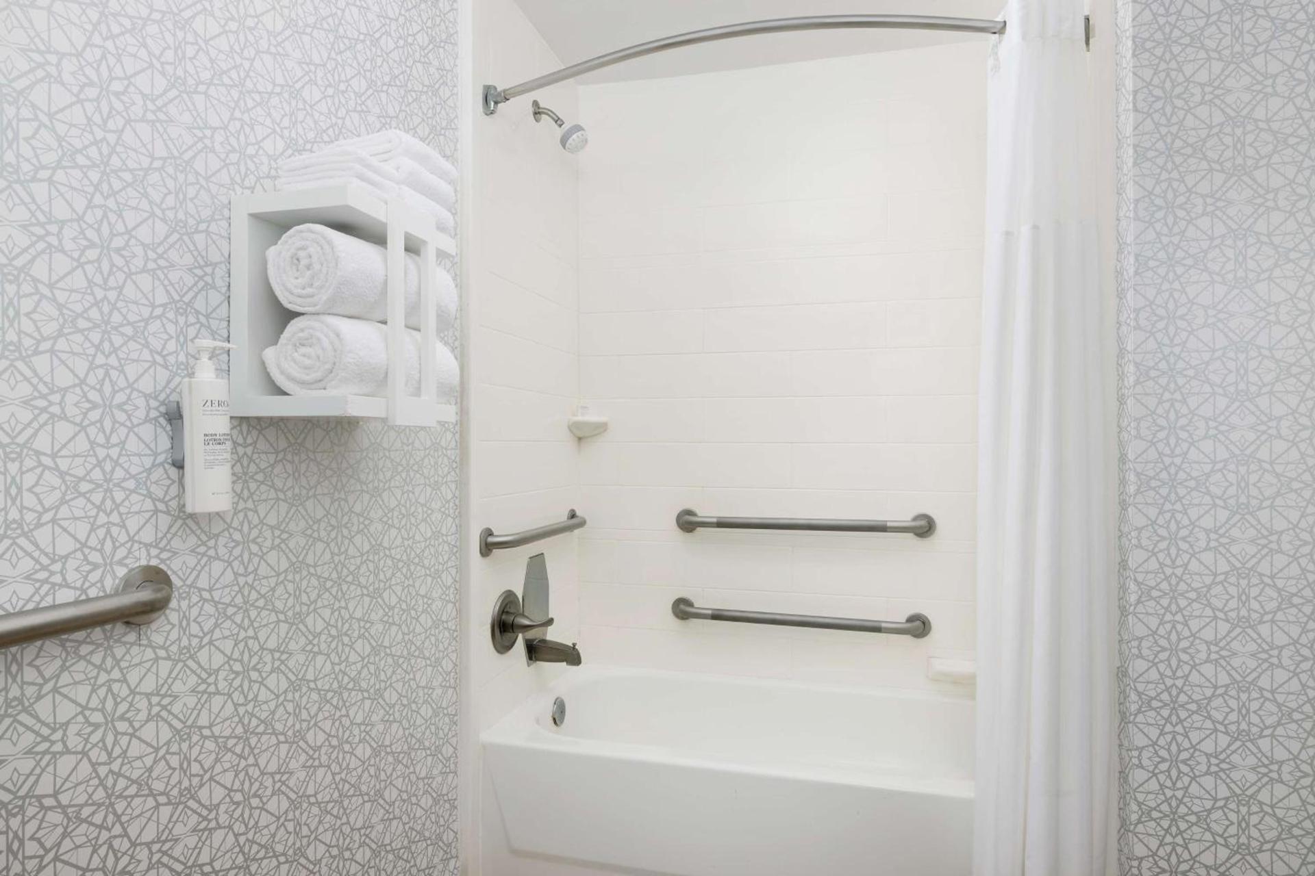 Hampton Inn Laredo photo 8