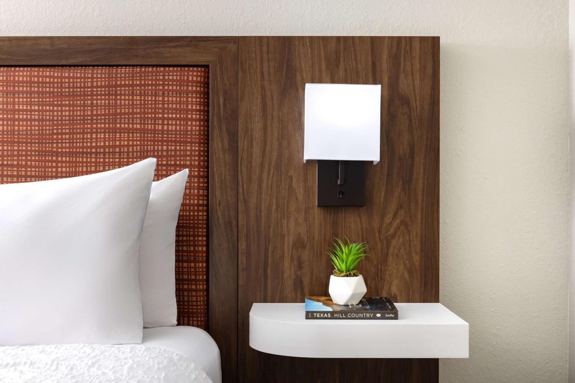 Hampton Inn Laredo photo 25