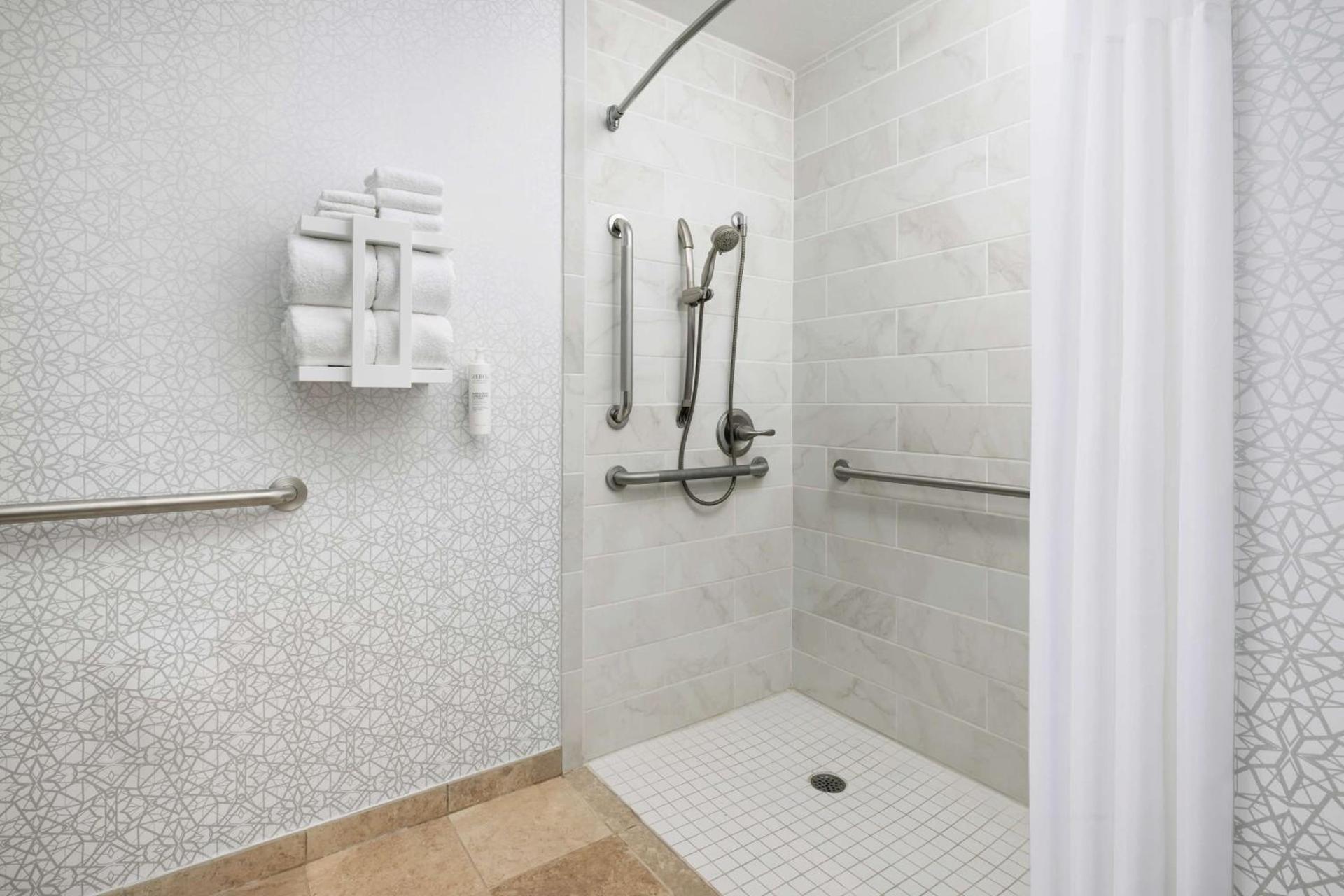 Hampton Inn Laredo photo 23