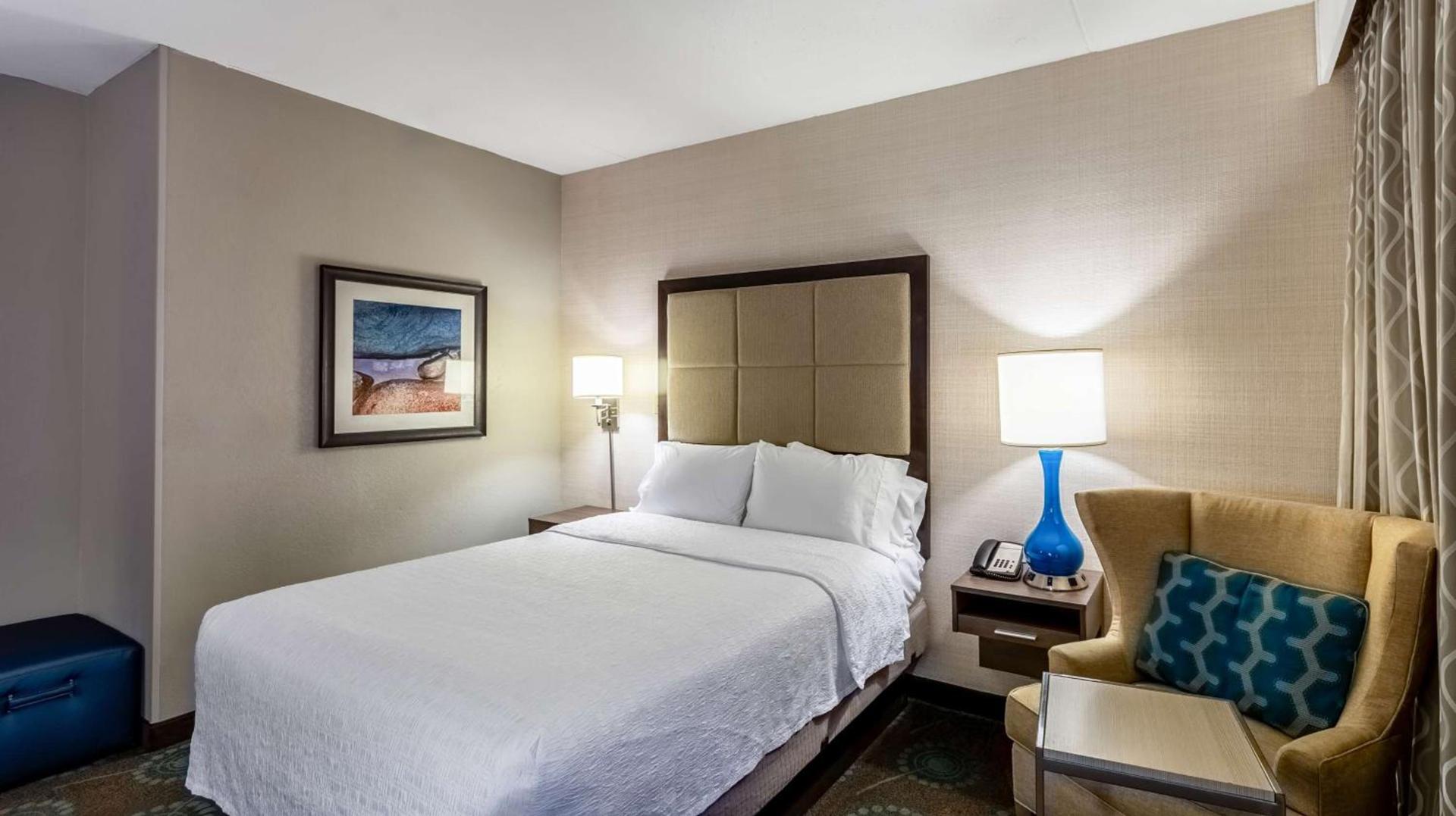 Hampton Inn Bloomington photo 12