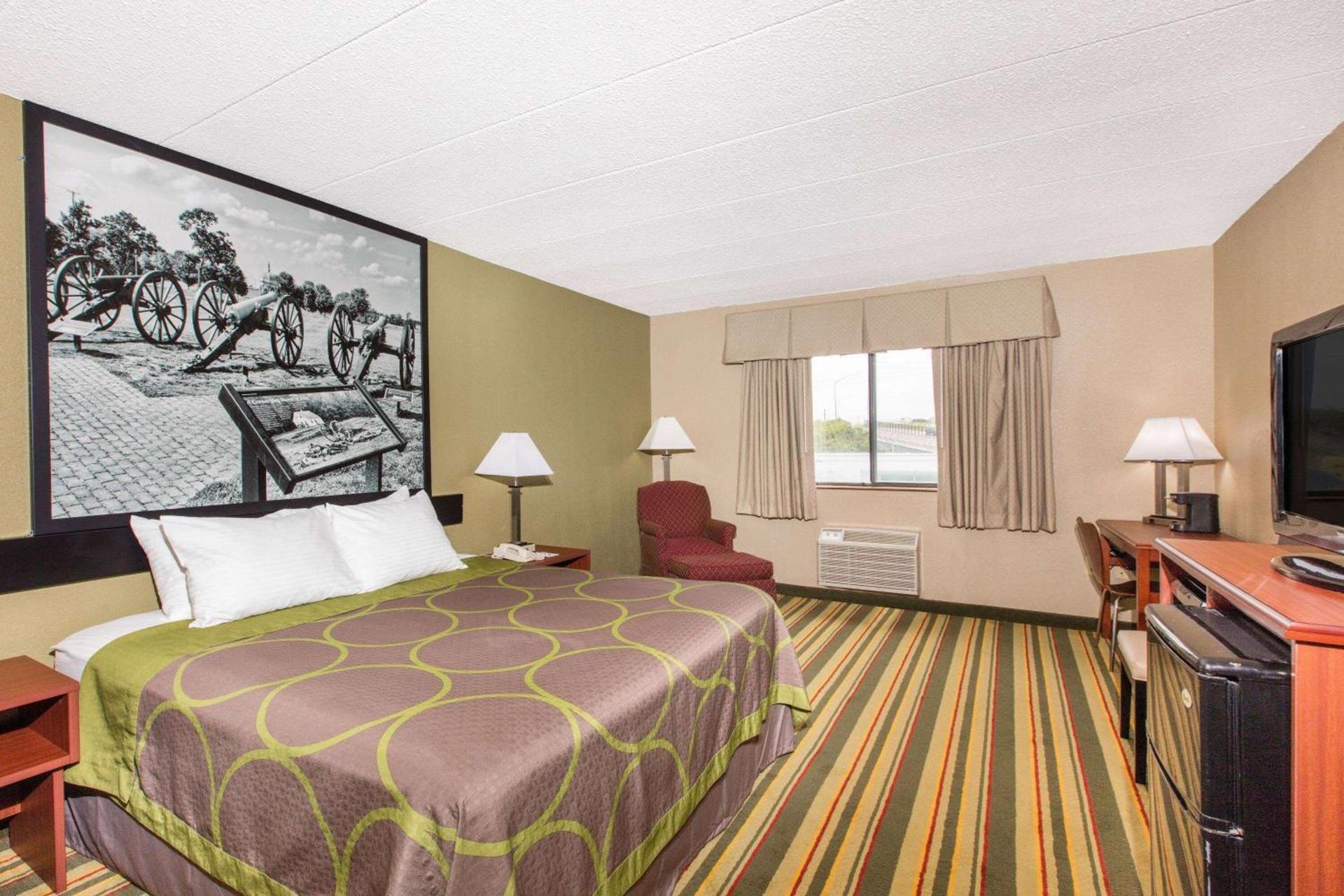 Super 8 by Wyndham Frederick photo 4