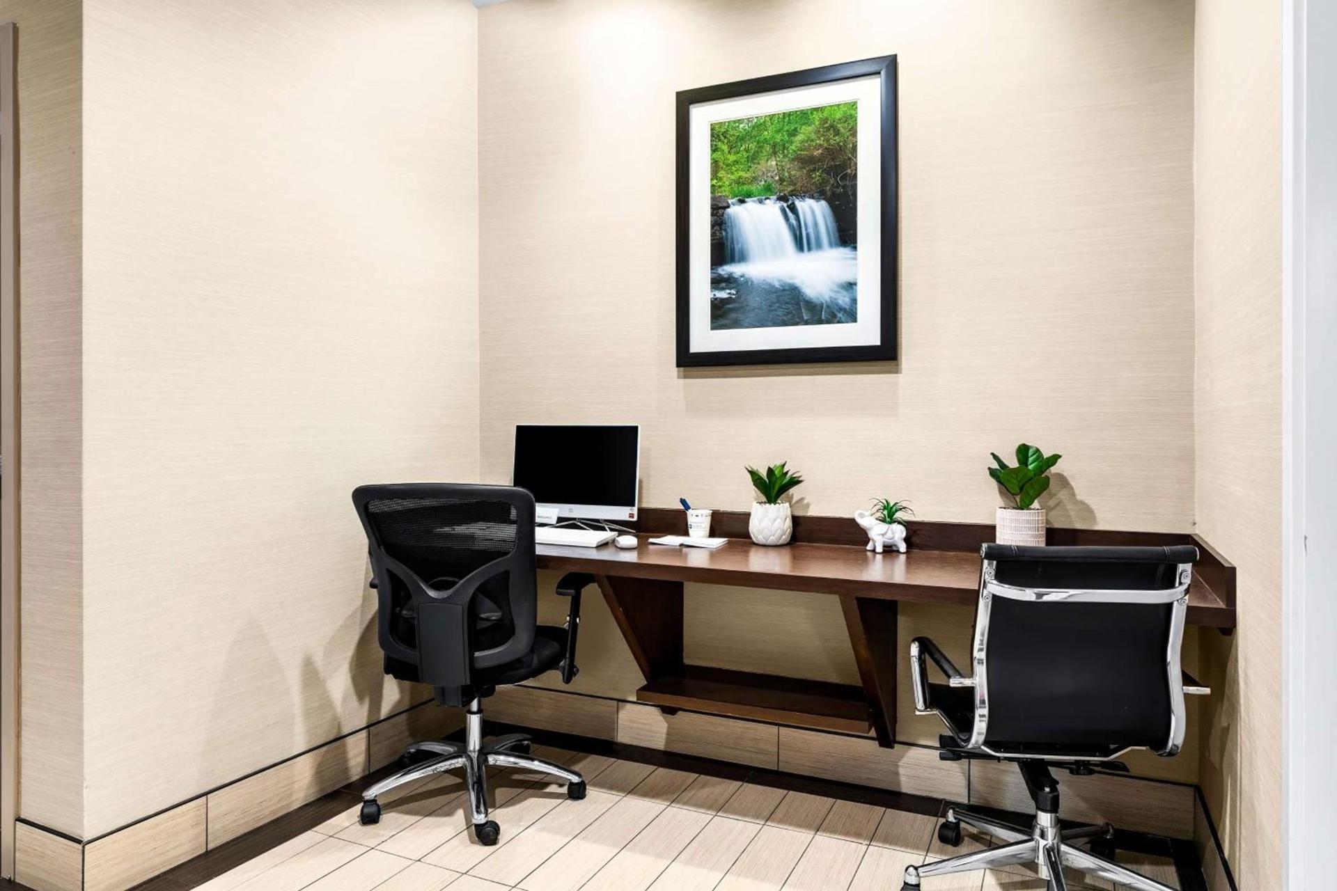 SureStay Plus by Best Western Reading North photo 7