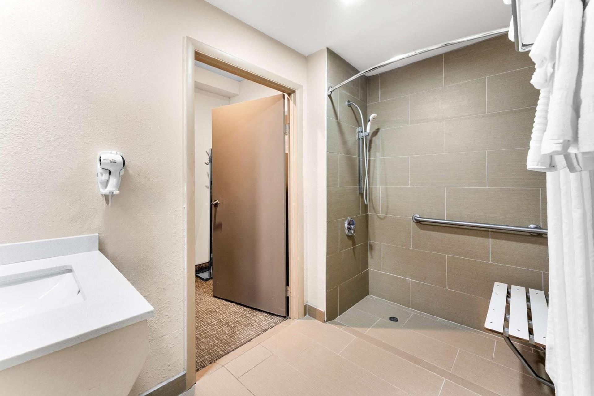 SureStay Plus by Best Western Reading North photo 26
