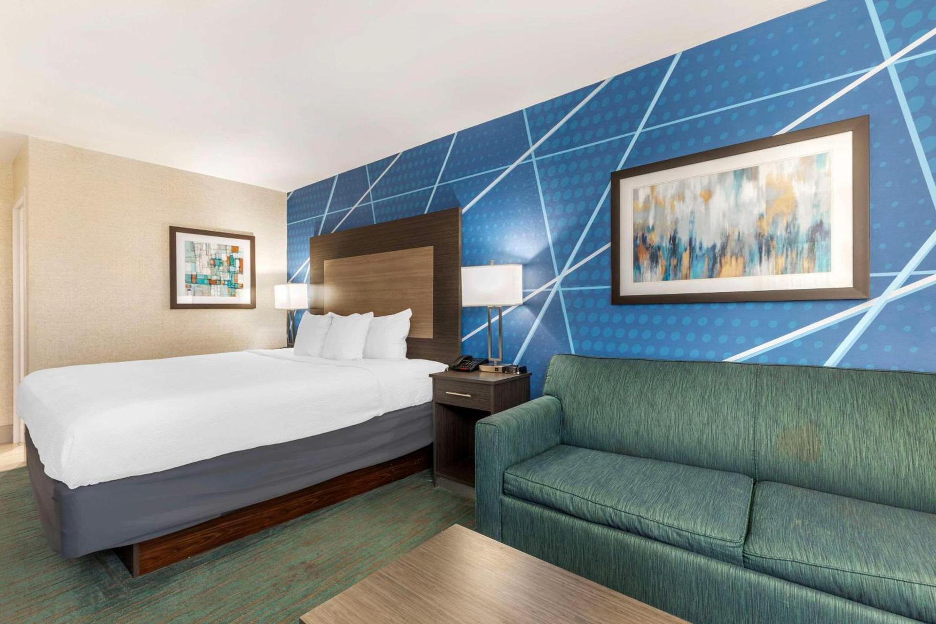 Comfort Inn Dallas North Love Field Airport photo 12
