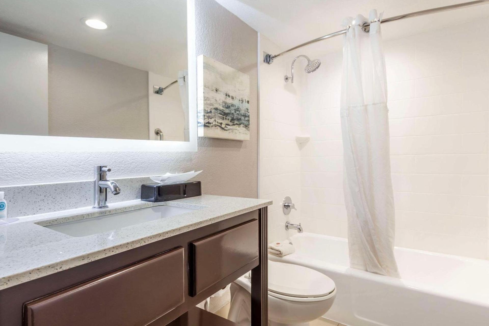 Comfort Inn Dallas North Love Field Airport photo 32