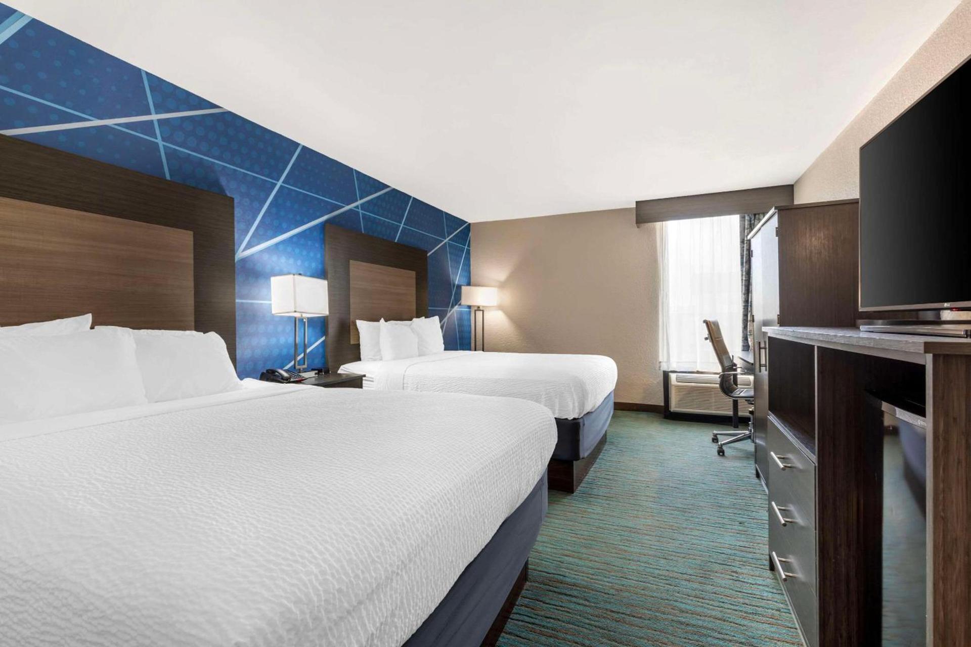 Comfort Inn Dallas North Love Field Airport photo 33