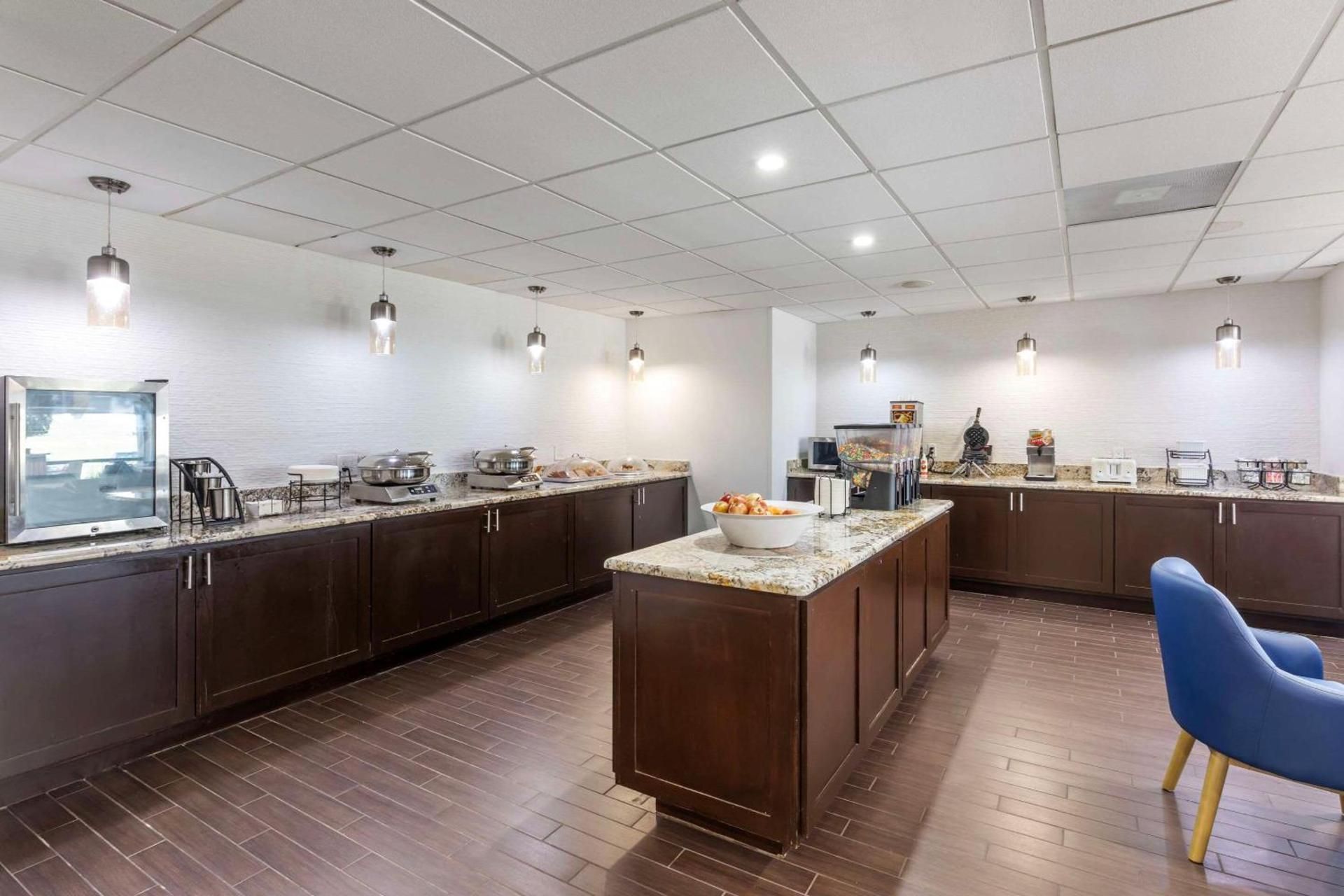 Comfort Inn Dallas North Love Field Airport photo 34