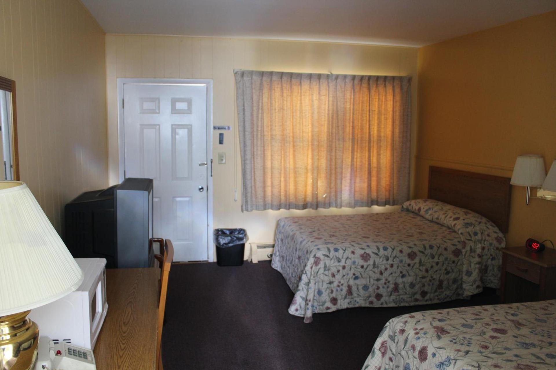 Crest Motel photo 10